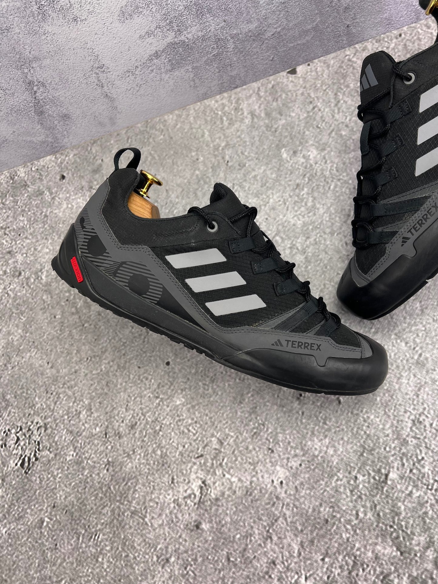adidas Terrex Swift Solo 2.0 Core Black - buty sportowe, zewnętrzny panel prawego buta