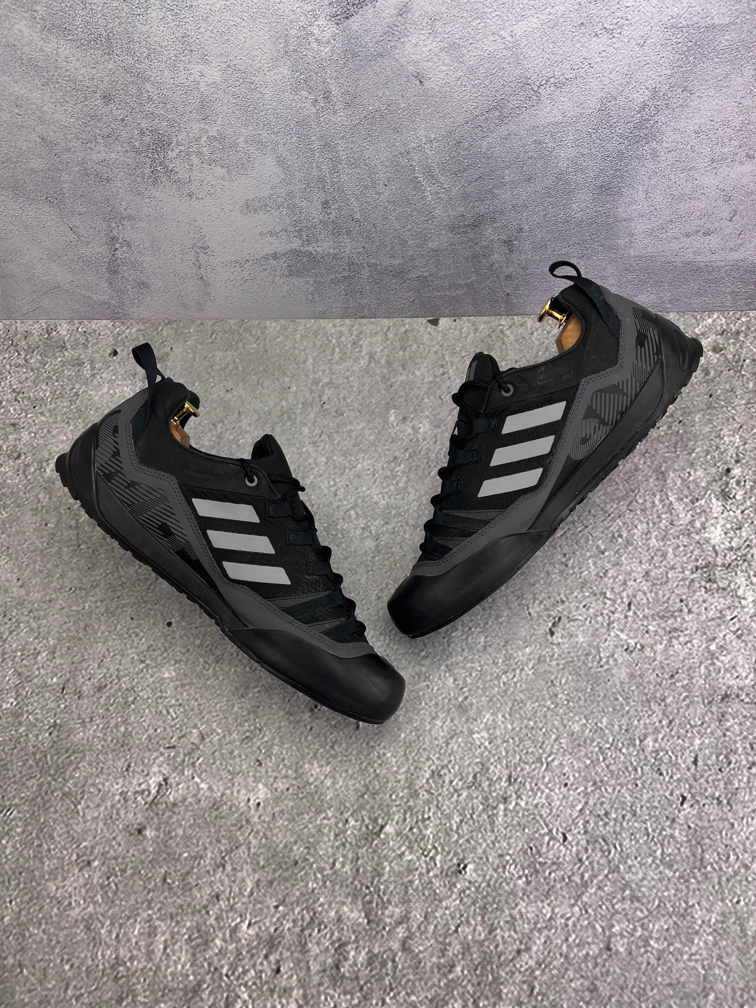 adidas Terrex Swift Solo 2.0 Core Black - buty sportowe, widok z góry na wewnętrzną stronę butów