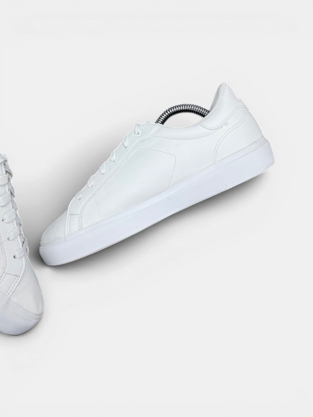 Lacoste Powercourt 0721 1 — buty sportowe damskie w bardzo dobrym stanie rozmiar 39, wewnętrzny panel prawego buta