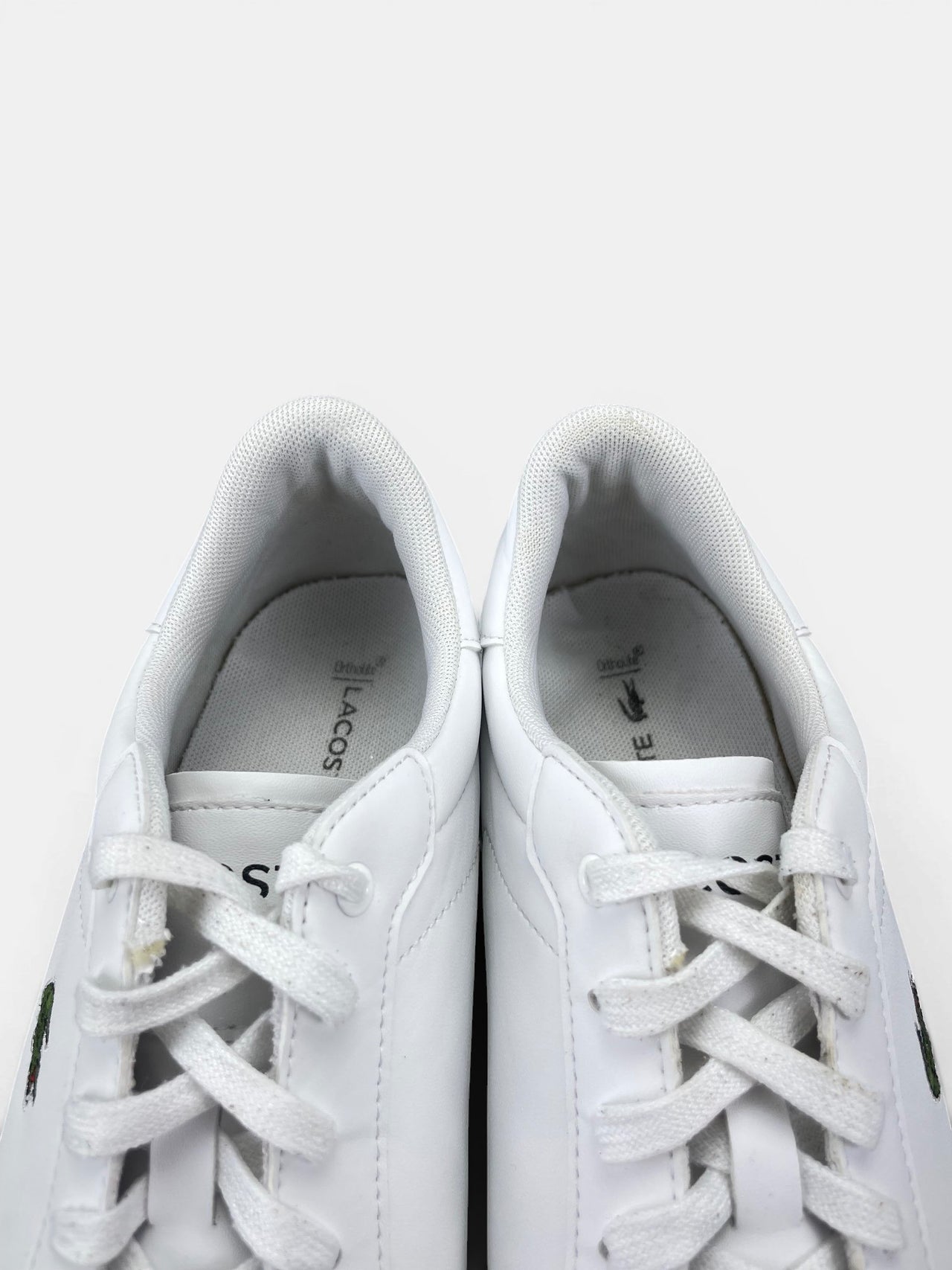 Lacoste Powercourt 0721 1 — buty sportowe damskie w bardzo dobrym stanie rozmiar 39, zapiętki butów