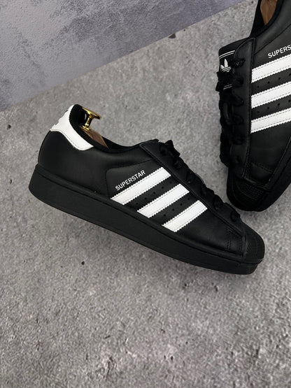 adidas Superstar II JH9977 - buty sportowe, zewnętrzny panel prawego buta