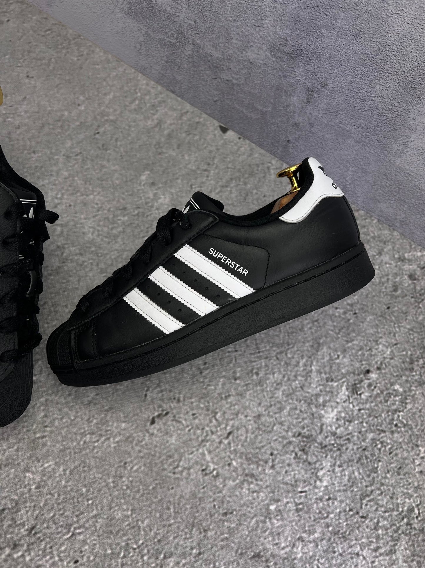 adidas Superstar II JH9977 - buty sportowe, zewnętrzny panel lewego buta