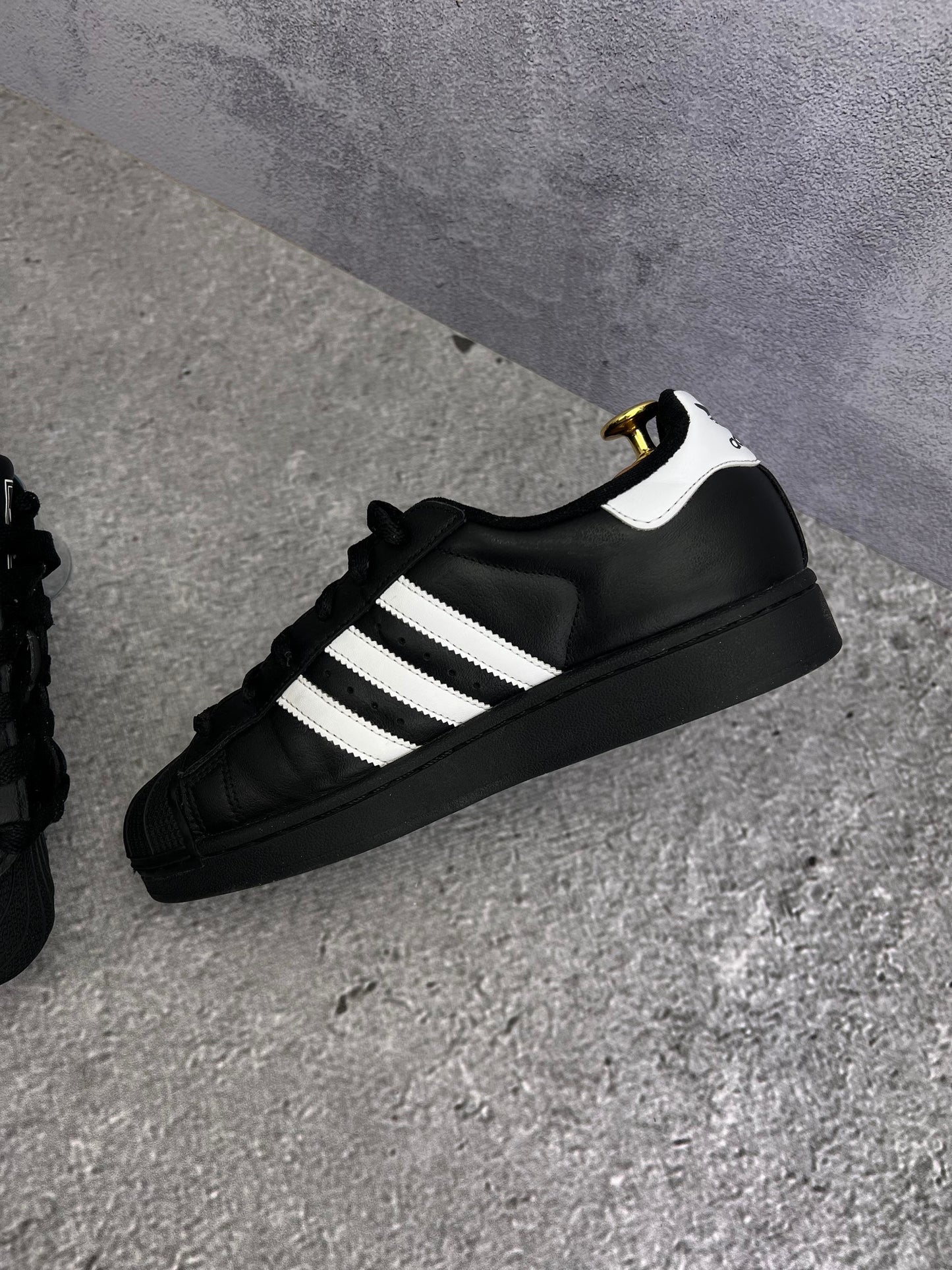 adidas Superstar II JH9977 - buty sportowe, wewnętrzny panel prawego buta