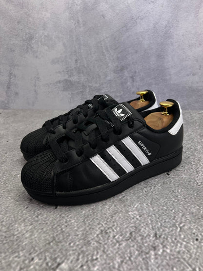 adidas Superstar II JH9977 - buty sportowe, widok z boku na tle studyjnym