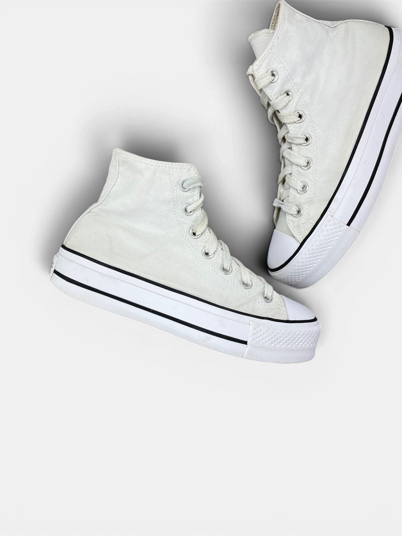 Converse Chuck Taylor All Star High Platform — buty sportowe damskie w bardzo dobrym stanie rozmiar 37.5, zewnętrzny panel prawego buta