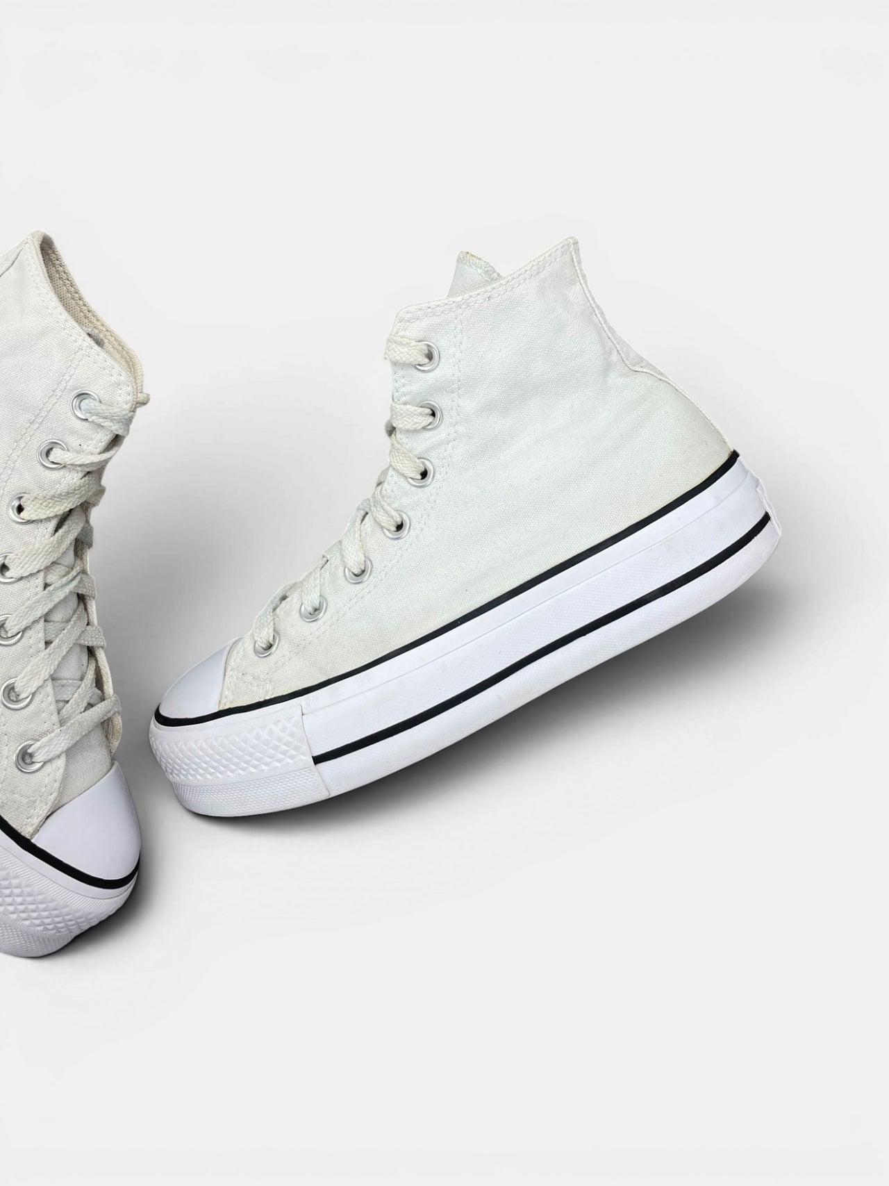 Converse Chuck Taylor All Star High Platform — buty sportowe damskie w bardzo dobrym stanie rozmiar 37.5, zewnętrzny panel lewego buta