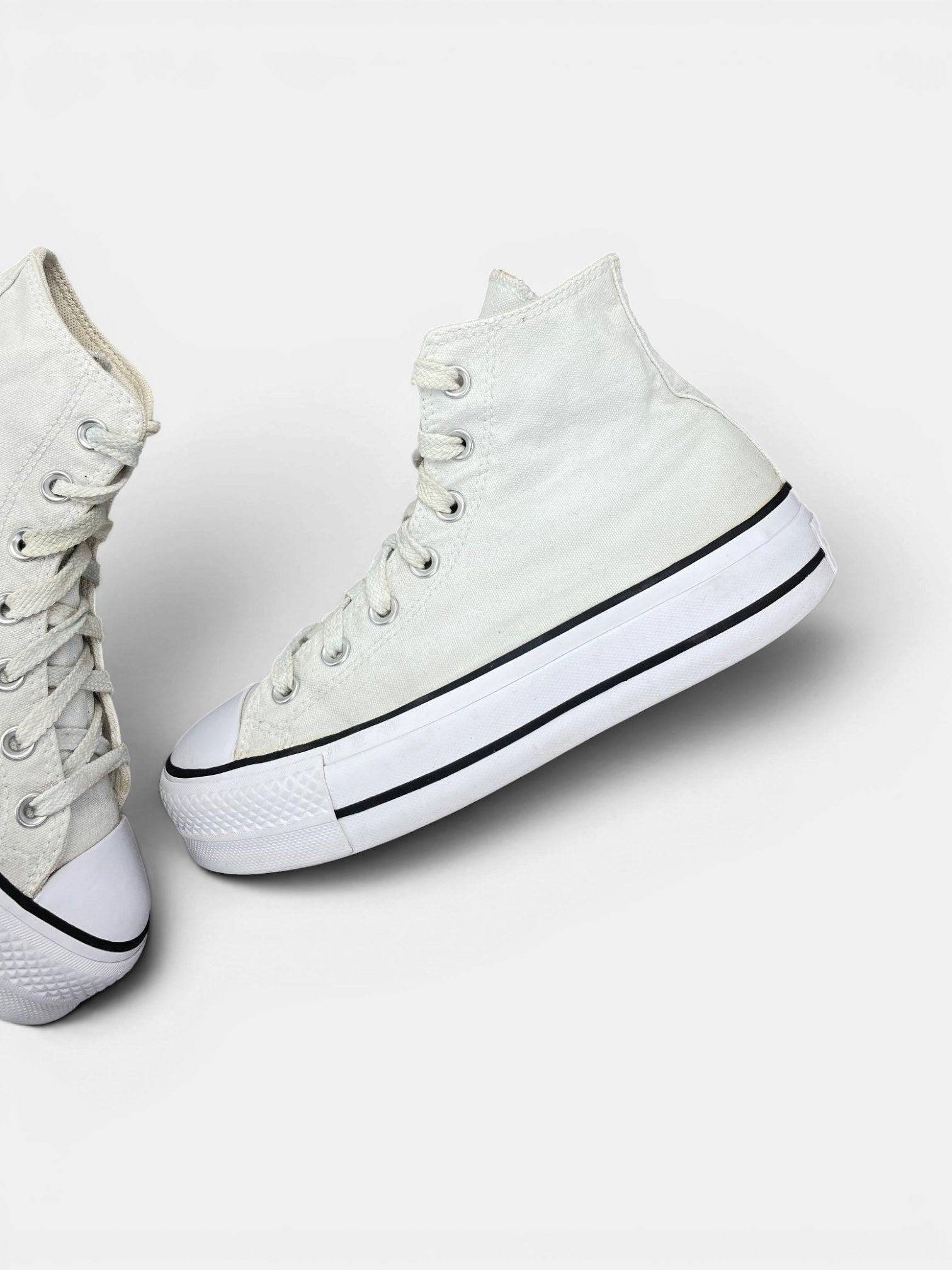 Converse Chuck Taylor All Star High Platform — buty sportowe damskie w bardzo dobrym stanie rozmiar 37.5, zewnętrzny panel lewego buta
