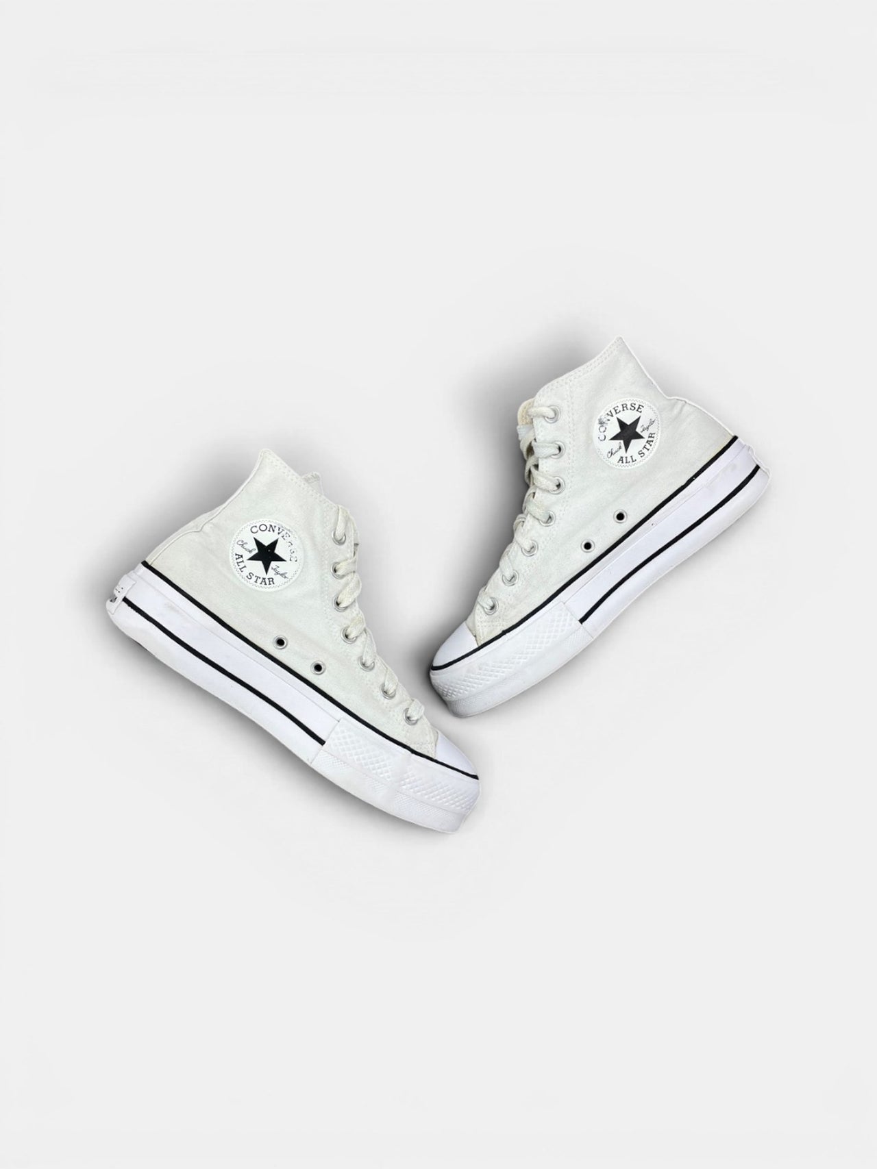 Converse Chuck Taylor All Star High Platform — buty sportowe damskie w bardzo dobrym stanie rozmiar 37.5, widok z góry na wewnętrzną stronę butów