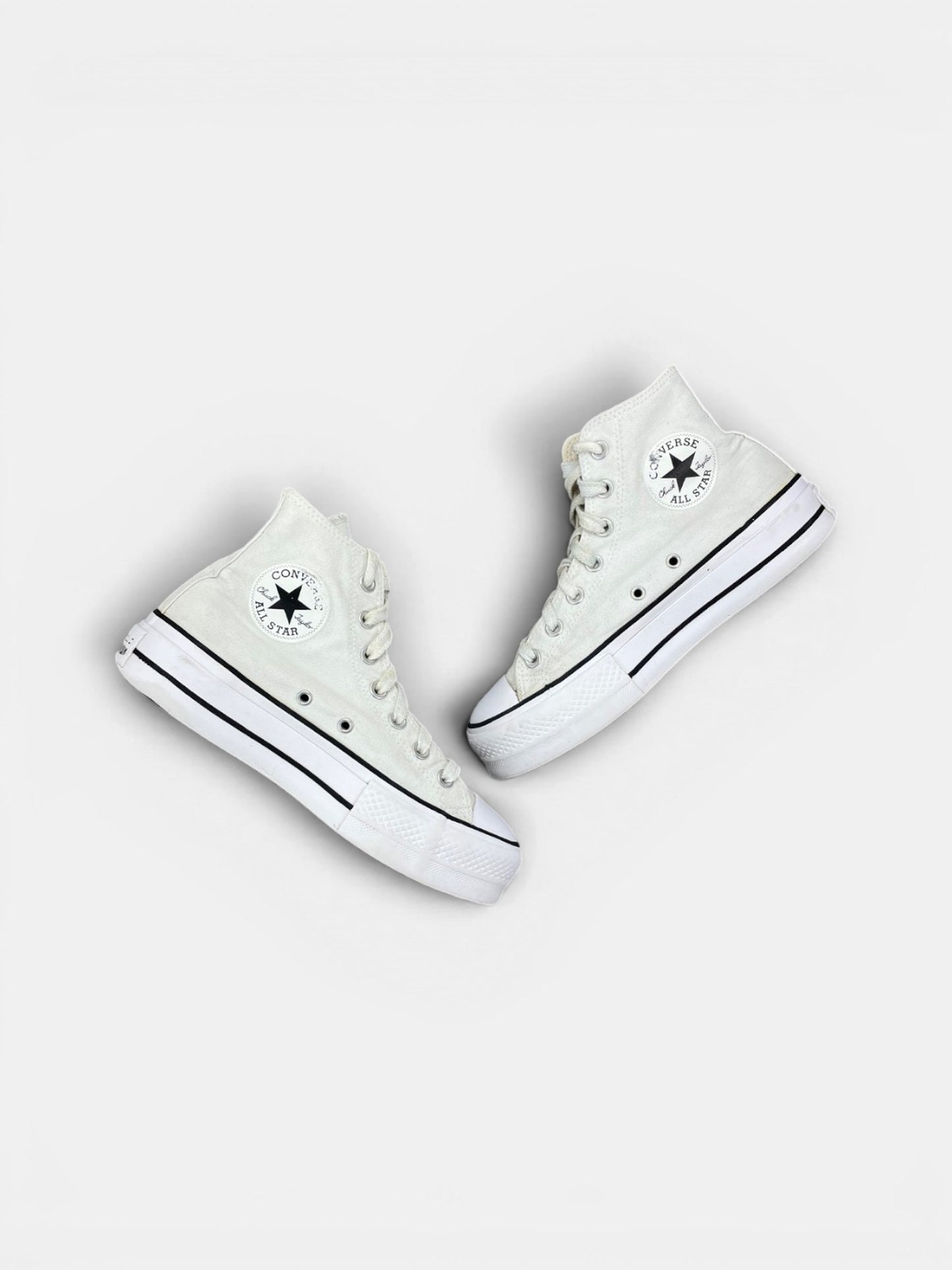 Converse Chuck Taylor All Star High Platform — buty sportowe damskie w bardzo dobrym stanie rozmiar 37.5, widok z góry na wewnętrzną stronę butów