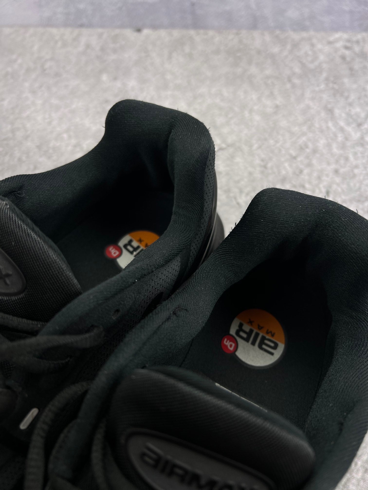 Nike Air Max Dn8 — buty sportowe męskie w bardzo dobrym stanie rozmiar 46, zapiętki butów