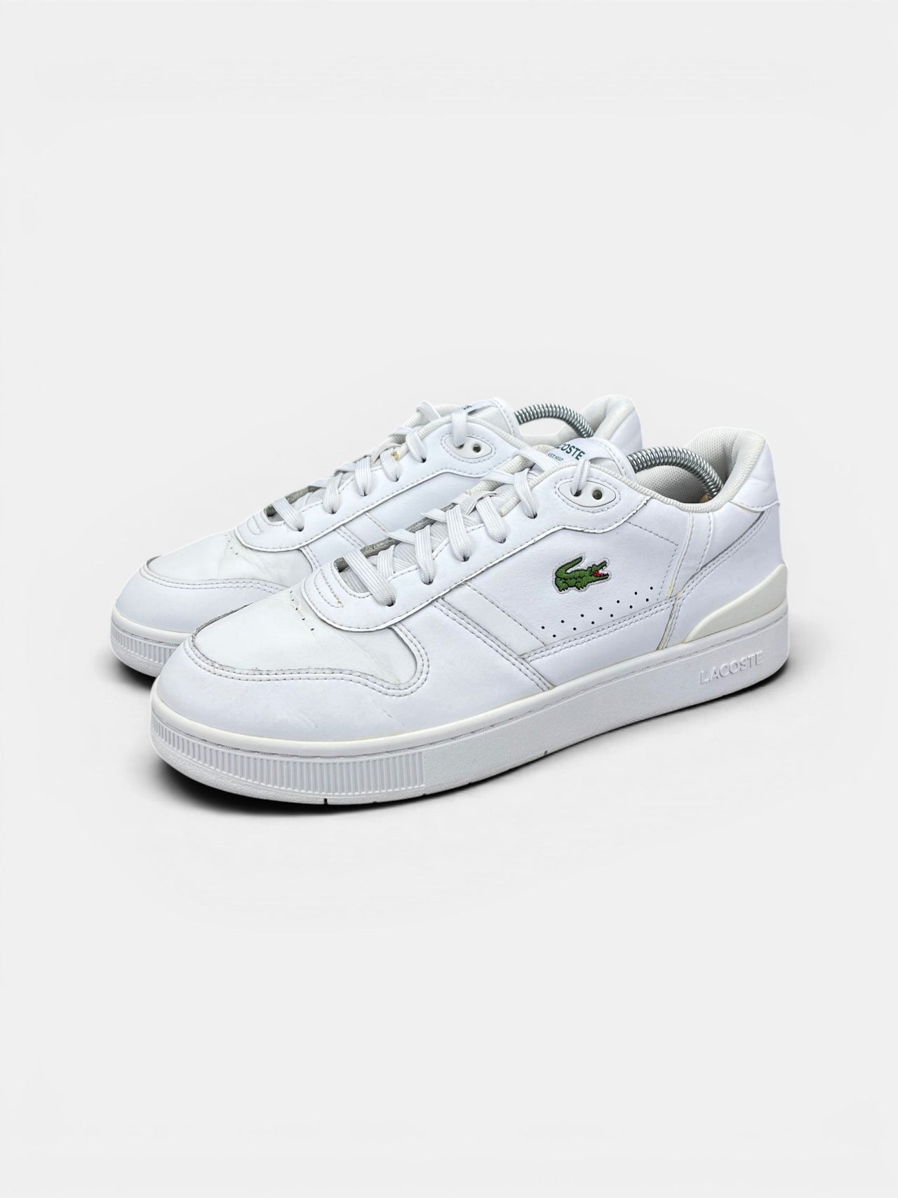 Lacoste T-Clip — buty sportowe męskie w bardzo dobrym stanie rozmiar 43, widok z boku