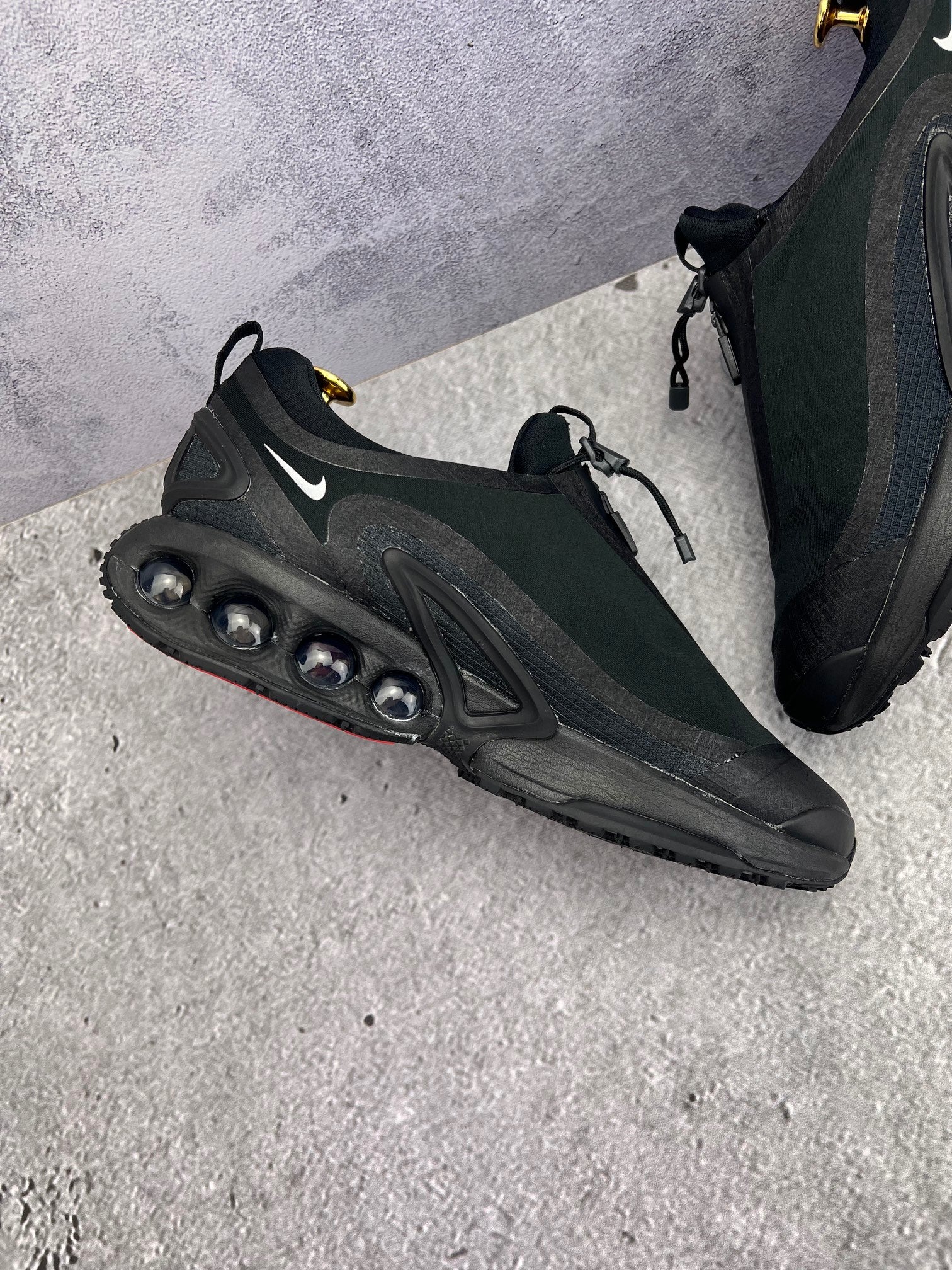 Nike Air Max Dn Roam Triple Black — buty sportowe męskie w bardzo dobrym stanie rozmiar 43, wewnętrzny panel lewego buta