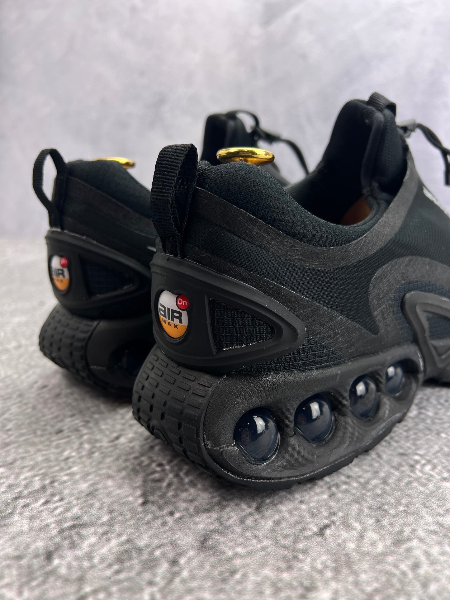 Nike Air Max Dn Roam Triple Black — buty sportowe męskie w bardzo dobrym stanie rozmiar 43, widok z góry