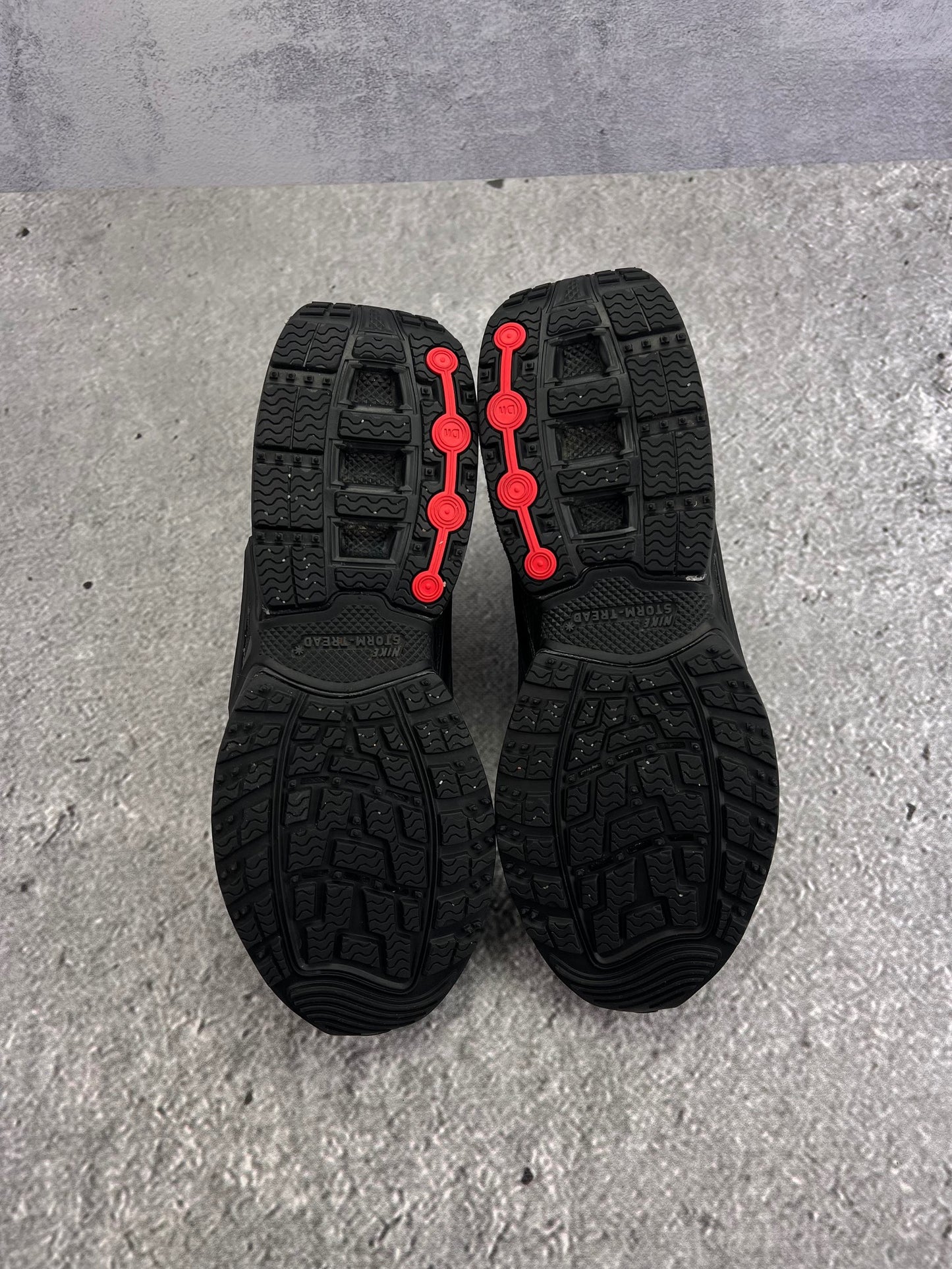 Nike Air Max Dn Roam Triple Black — buty sportowe męskie w bardzo dobrym stanie rozmiar 43, widok z tyłu