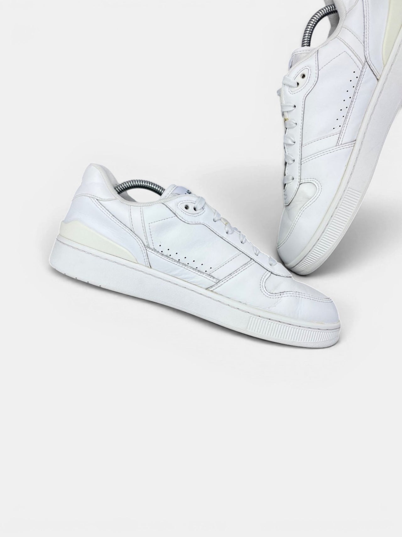 Lacoste T-Clip — buty sportowe męskie w bardzo dobrym stanie rozmiar 43, wewnętrzny panel lewego buta