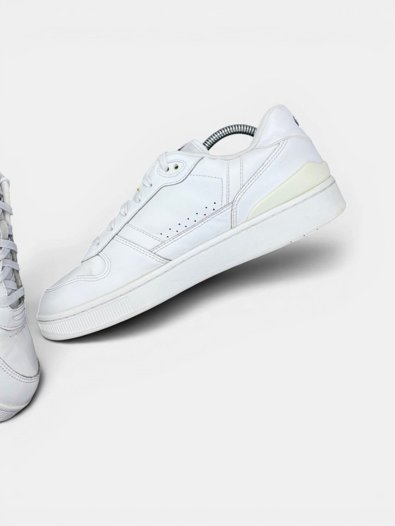 Lacoste T-Clip — buty sportowe męskie w bardzo dobrym stanie rozmiar 43, wewnętrzny panel prawego buta