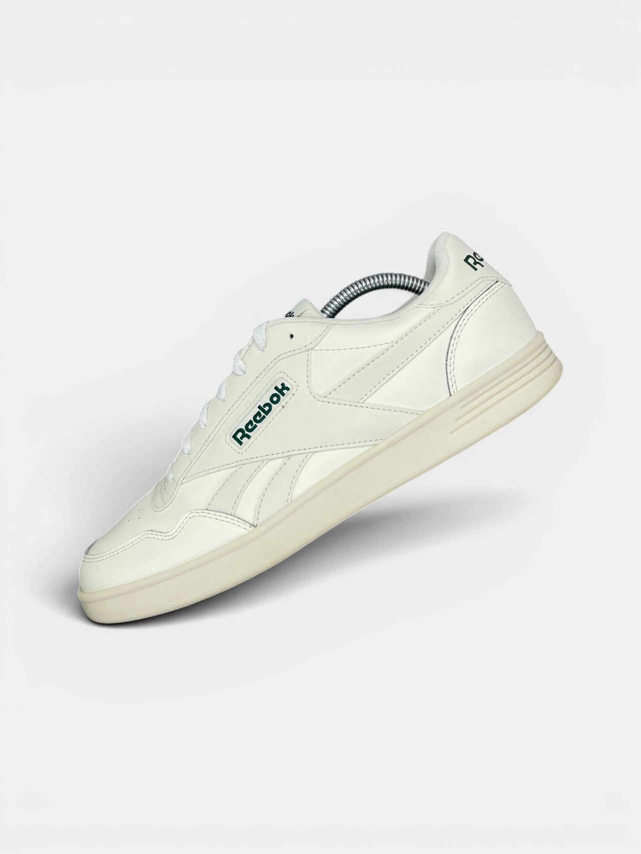 Reebok Court Advance — buty sportowe męskie w bardzo dobrym stanie rozmiar 43, zewnętrzny panel lewego buta