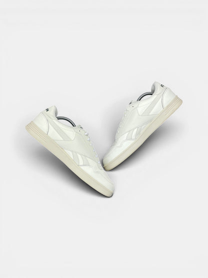 Reebok Court Advance — buty sportowe męskie w bardzo dobrym stanie rozmiar 43, widok z góry na wewnętrzną stronę butów