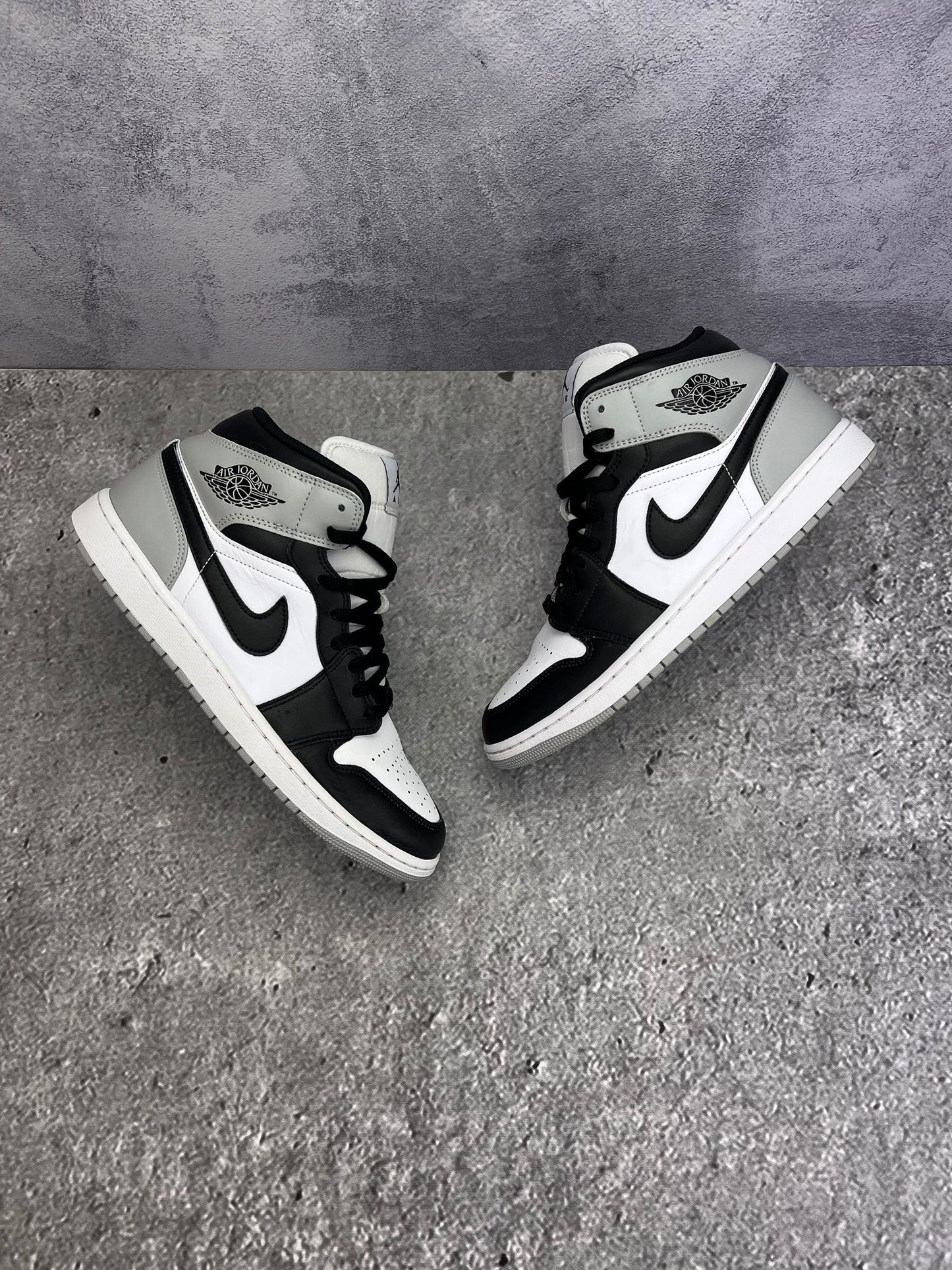 Jordan Air Jordan 1 Mid Barons - buty sportowe, widok z góry na zewnętrzną stronę butów