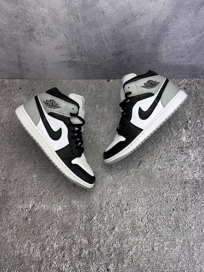 Jordan Air Jordan 1 Mid Barons - buty sportowe, widok z góry na zewnętrzną stronę butów