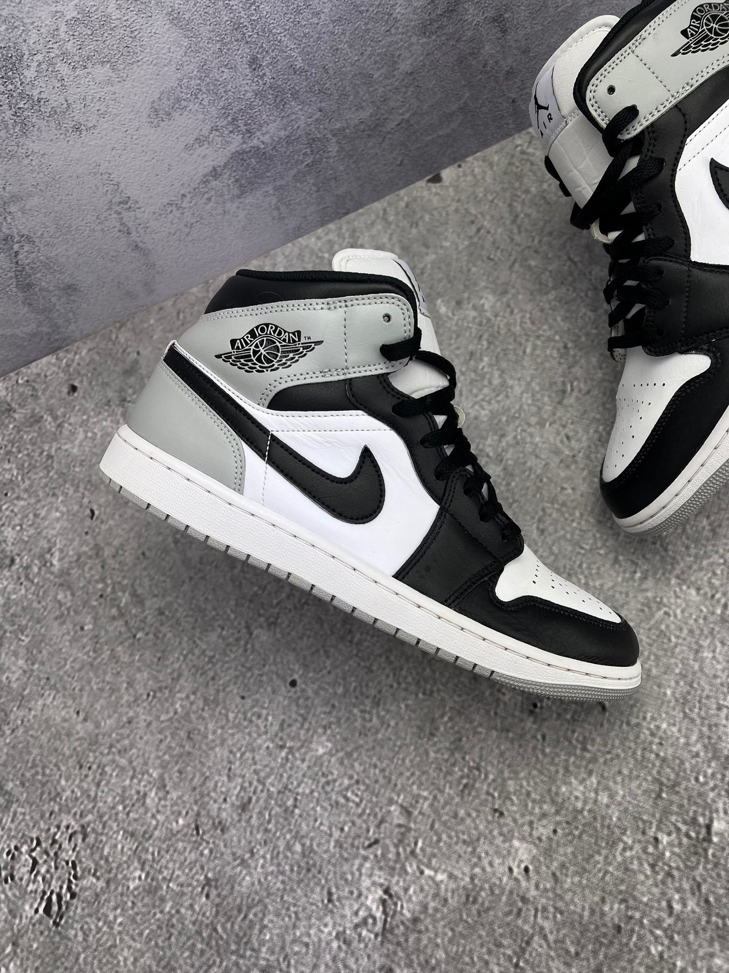 Jordan Air Jordan 1 Mid Barons - buty sportowe, zewnętrzny panel prawego buta