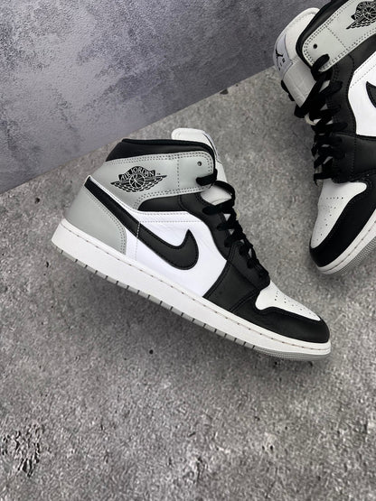 Jordan Air Jordan 1 Mid Barons - buty sportowe, zewnętrzny panel prawego buta