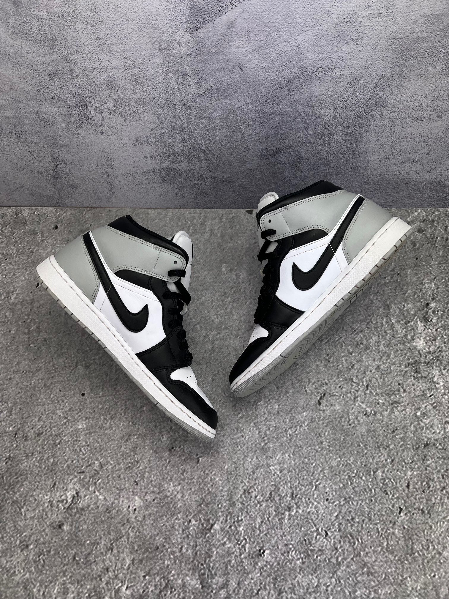 Jordan Air Jordan 1 Mid Barons - buty sportowe, widok z góry na wewnętrzną stronę butów