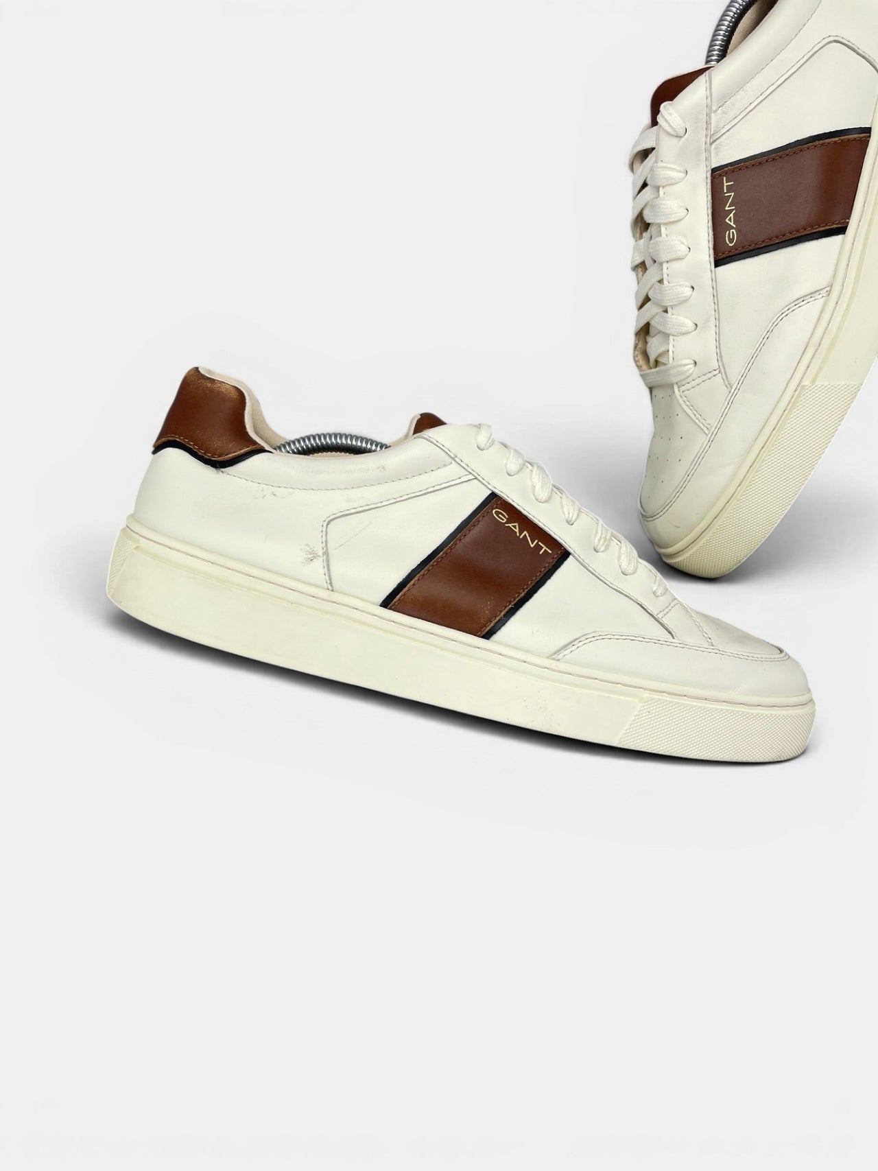 Gant Sneakers — buty sportowe męskie w bardzo dobrym stanie rozmiar 45, zewnętrzny panel prawego buta