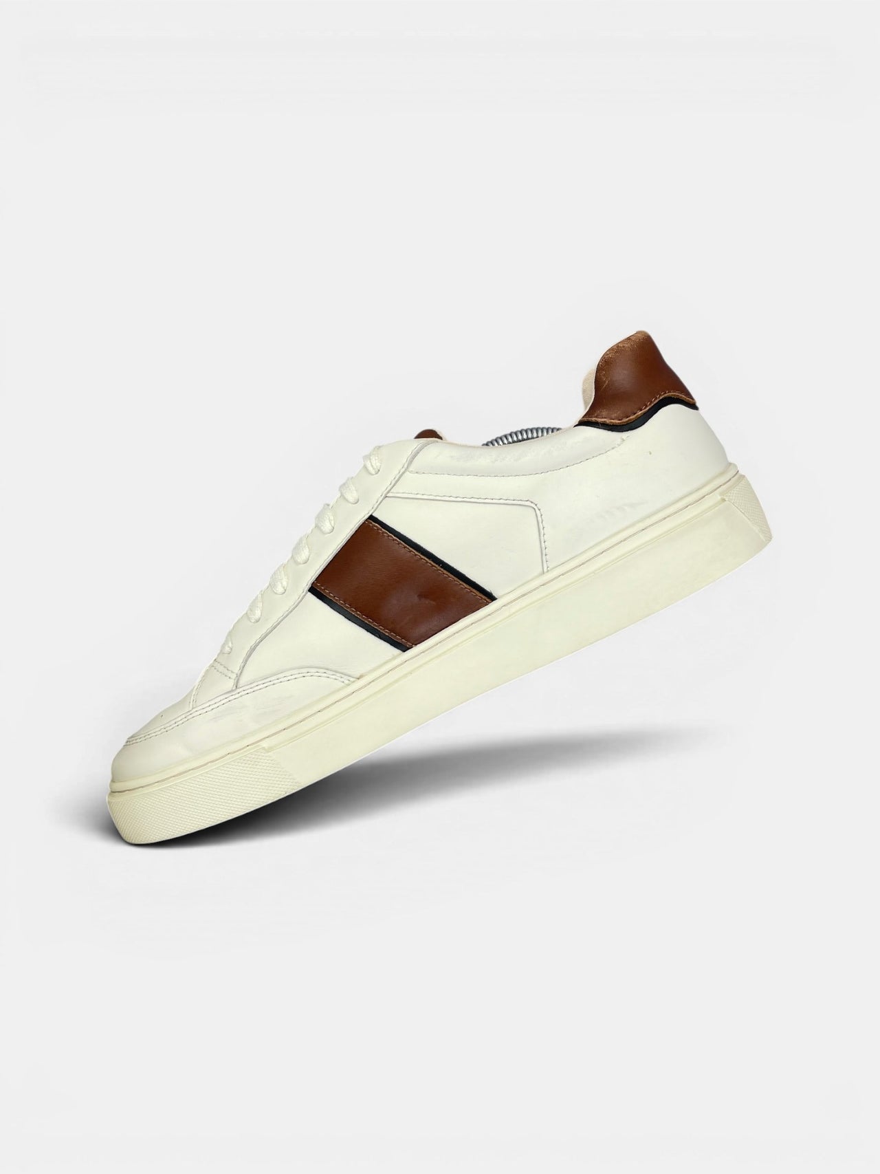 Gant Sneakers — buty sportowe męskie w bardzo dobrym stanie rozmiar 45, wewnętrzny panel prawego buta