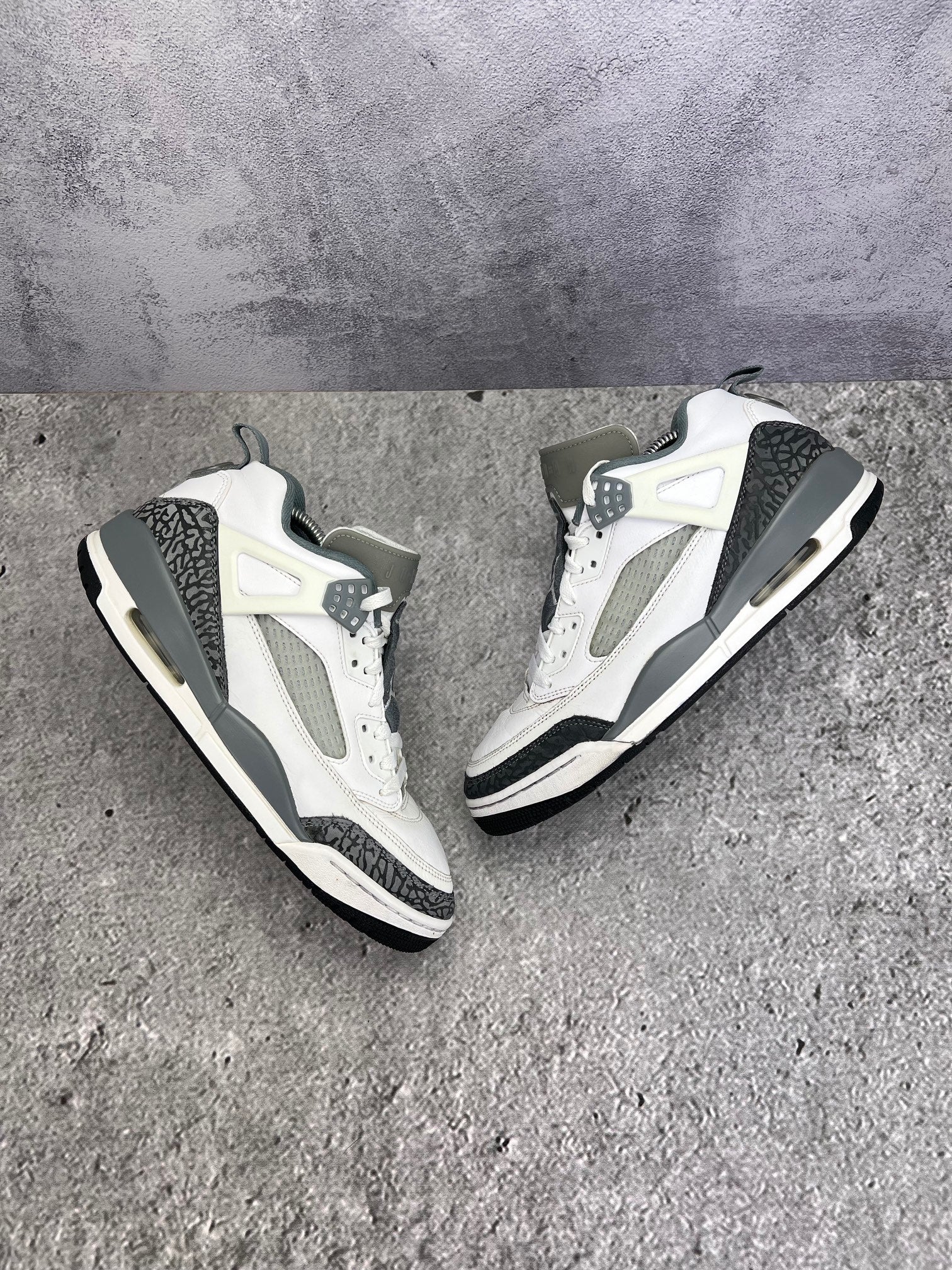 Jordan Spizike Low Cool Grey - buty sportowe, widok z góry na zewnętrzną stronę butów