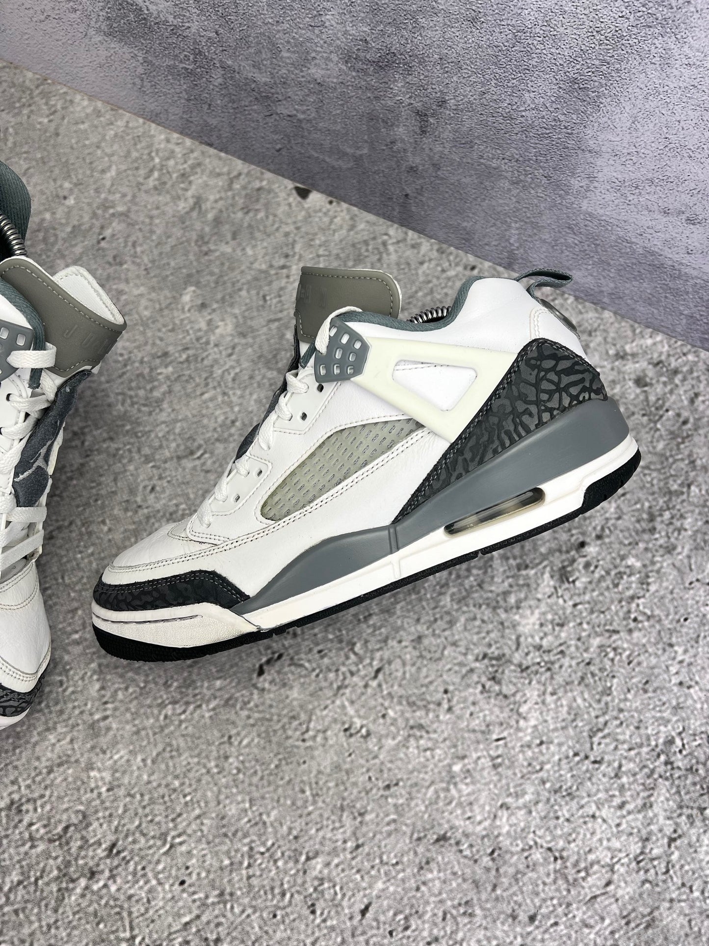 Jordan Spizike Low Cool Grey - buty sportowe, zewnętrzny panel lewego buta