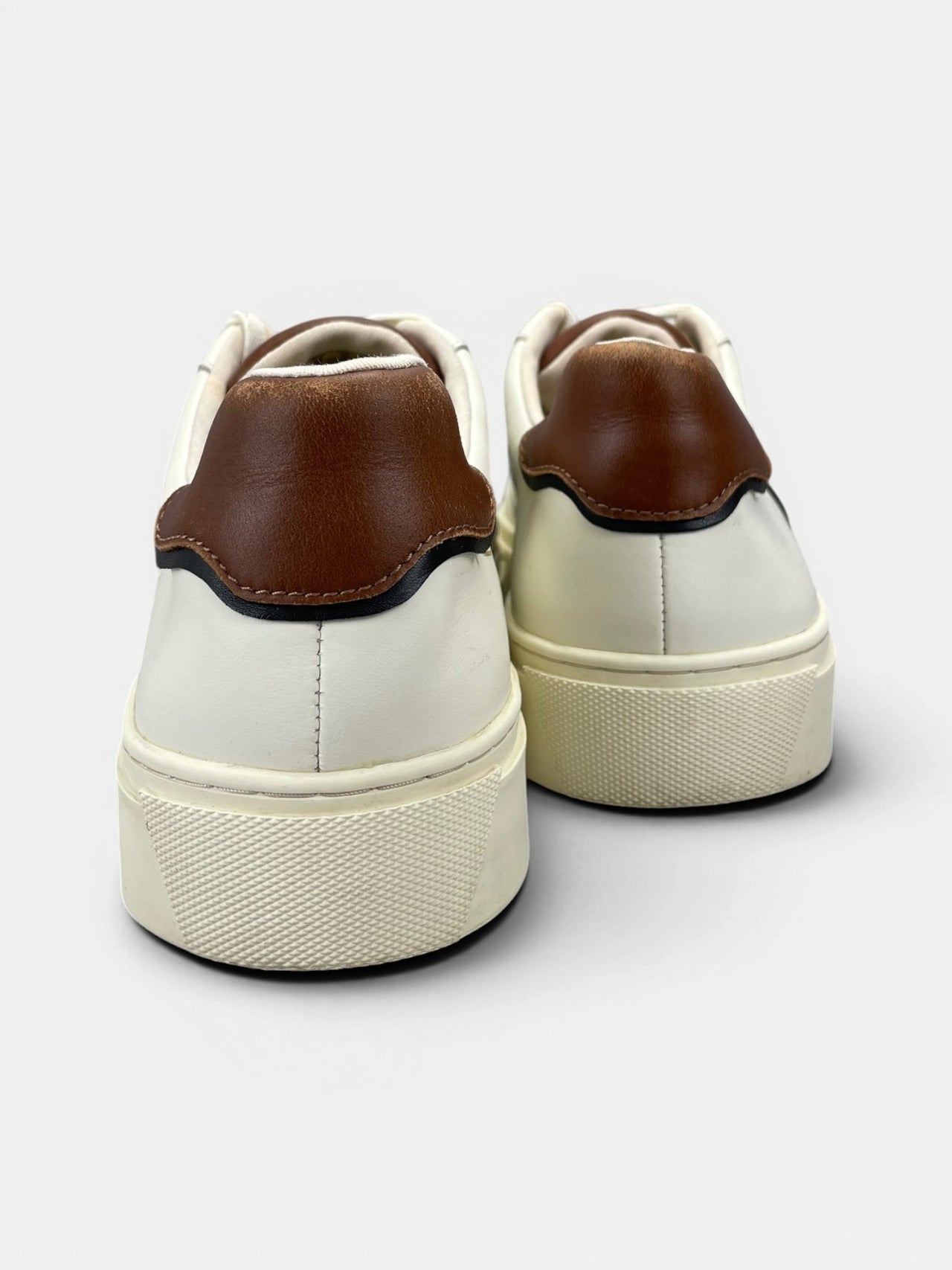 Gant Sneakers — buty sportowe męskie w bardzo dobrym stanie rozmiar 45, widok z tyłu
