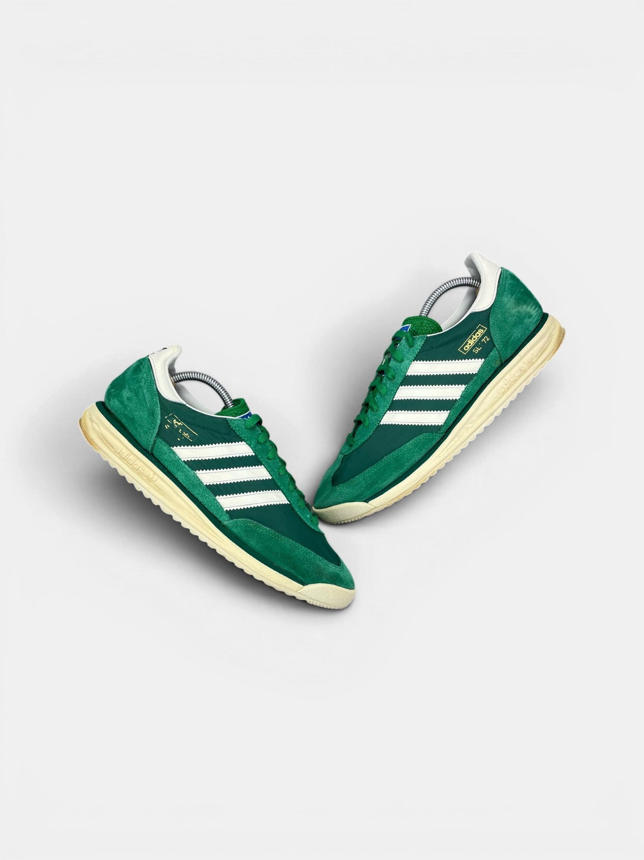 Adidas SL 72 RS — buty sportowe męskie w bardzo dobrym stanie rozmiar 44, widok z góry na zewnętrzną stronę butów
