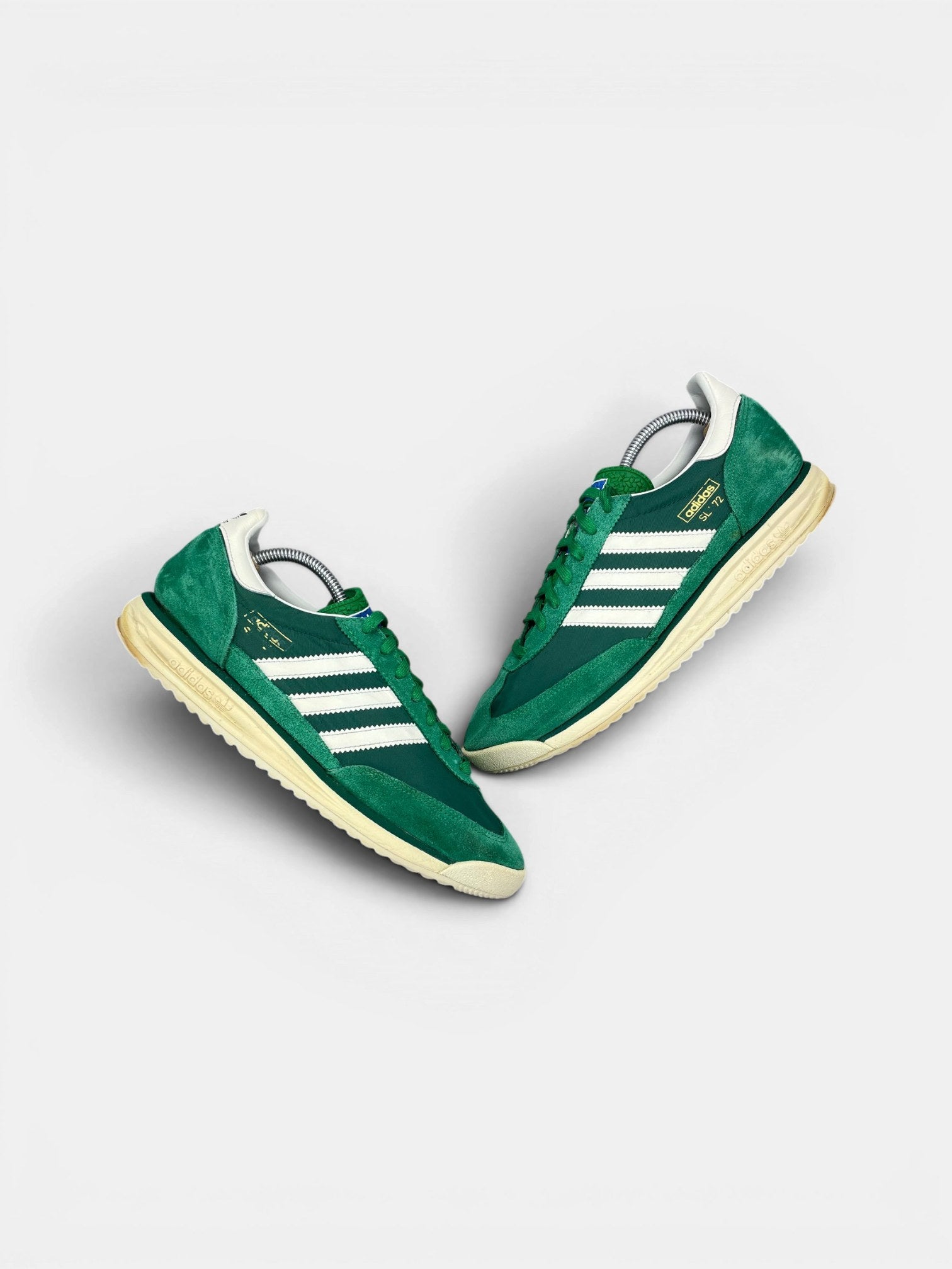Adidas SL 72 RS — buty sportowe męskie w bardzo dobrym stanie rozmiar 44, widok z góry na zewnętrzną stronę butów