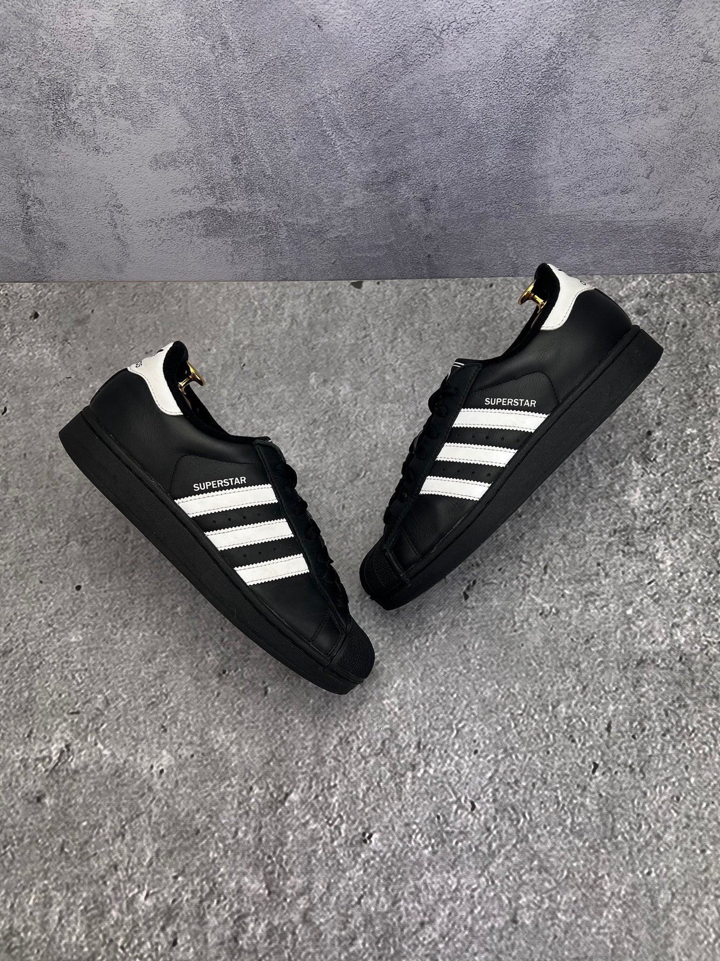adidas Superstar II Black White - buty sportowe, widok z góry na zewnętrzną stronę butów