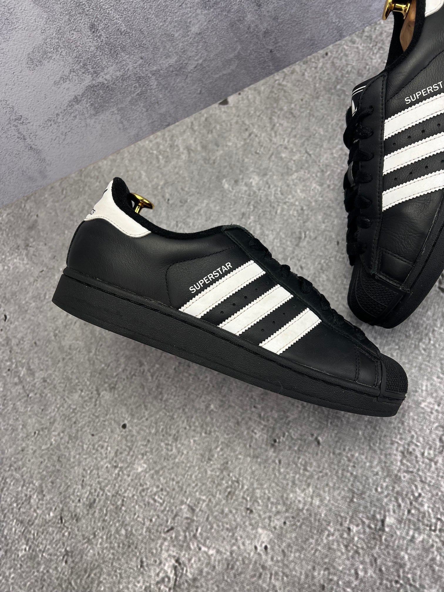 adidas Superstar II Black White - buty sportowe, zewnętrzny panel prawego buta