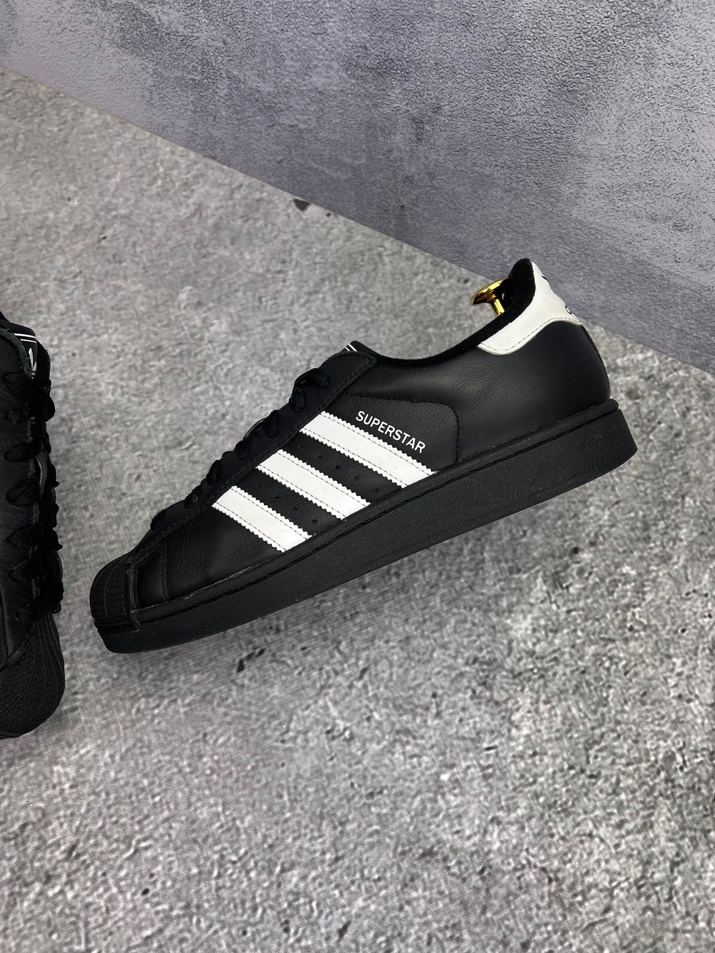 adidas Superstar II Black White - buty sportowe, zewnętrzny panel lewego buta