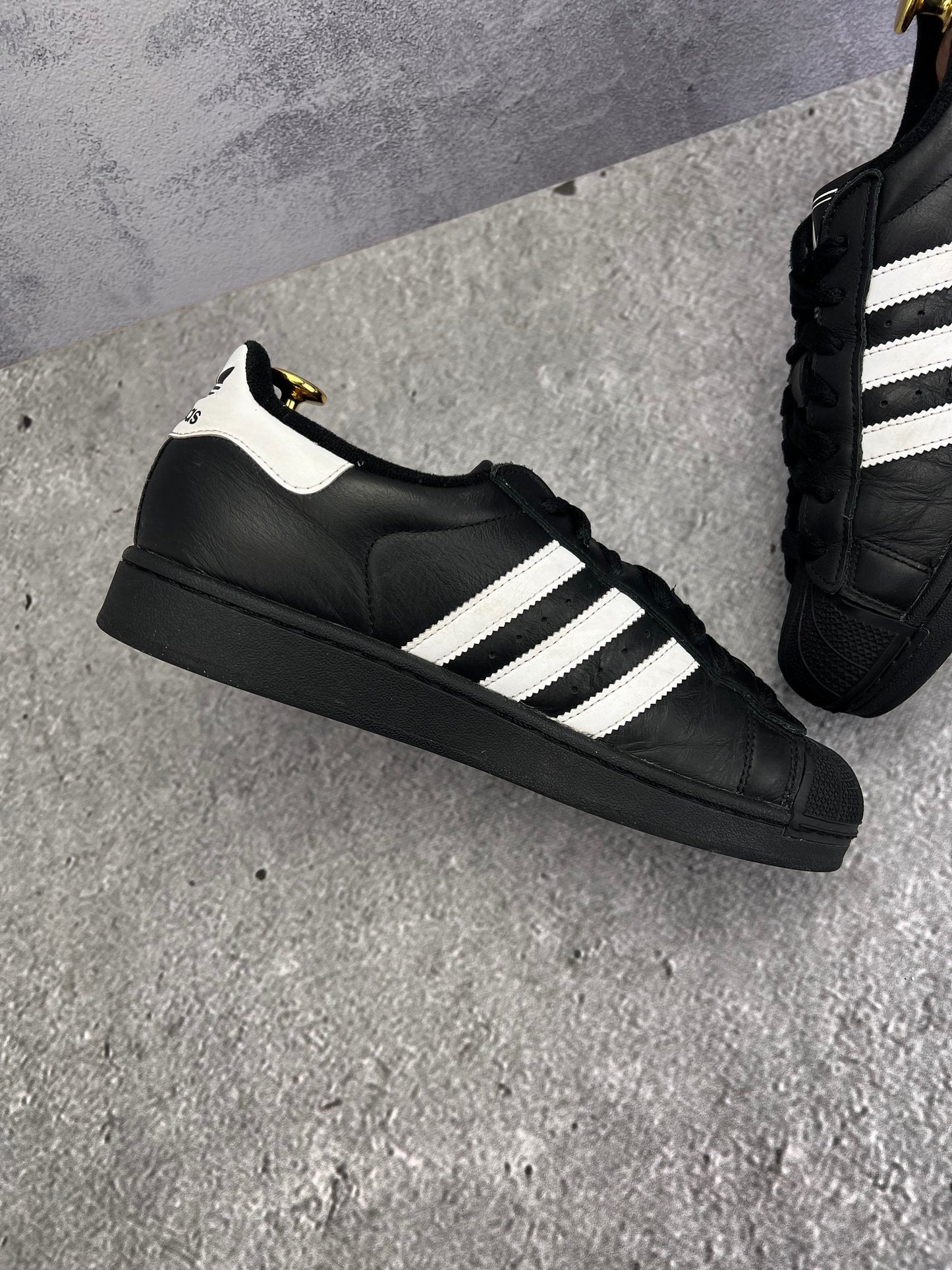 adidas Superstar II Black White - buty sportowe, wewnętrzny panel lewego buta