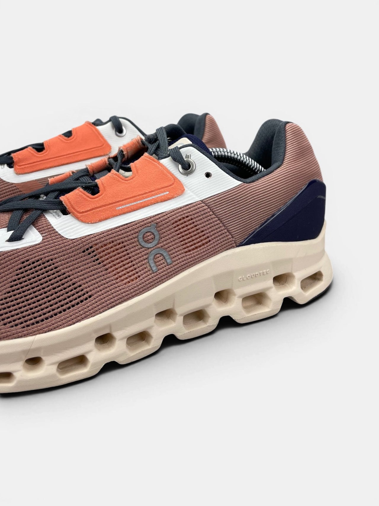 On Cloudstratus 2 — buty sportowe męskie w bardzo dobrym stanie rozmiar 42, opcjonalne zdjęcie 1
