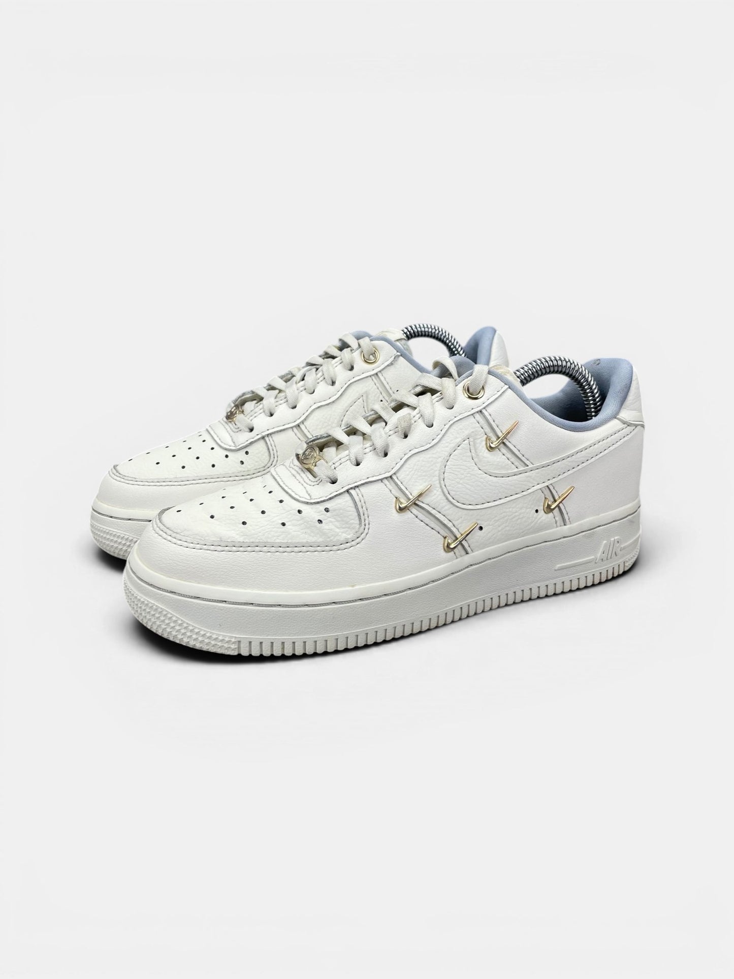 Nike Air Force 1 Low — buty sportowe damskie w bardzo dobrym stanie rozmiar 36, widok z boku