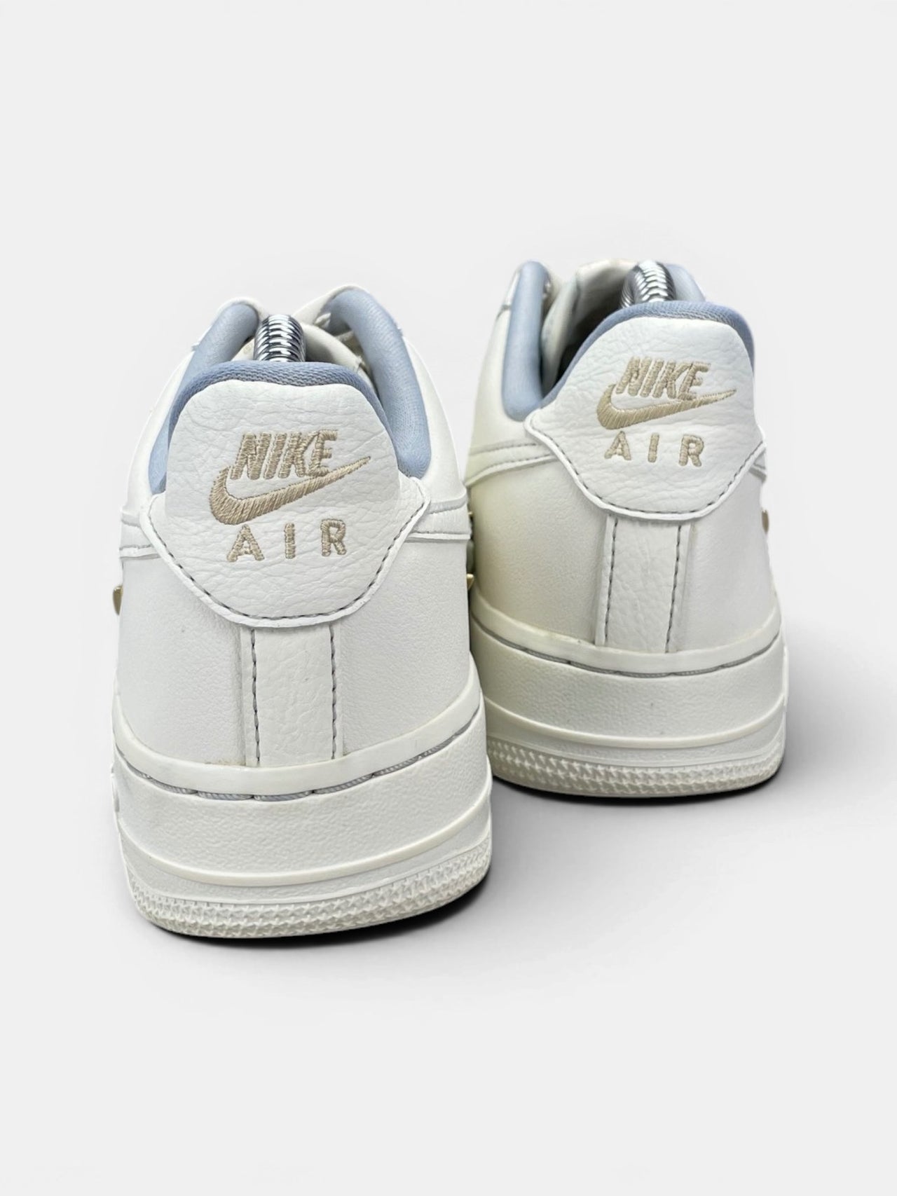 Nike Air Force 1 Low — buty sportowe damskie w bardzo dobrym stanie rozmiar 36, widok z tyłu