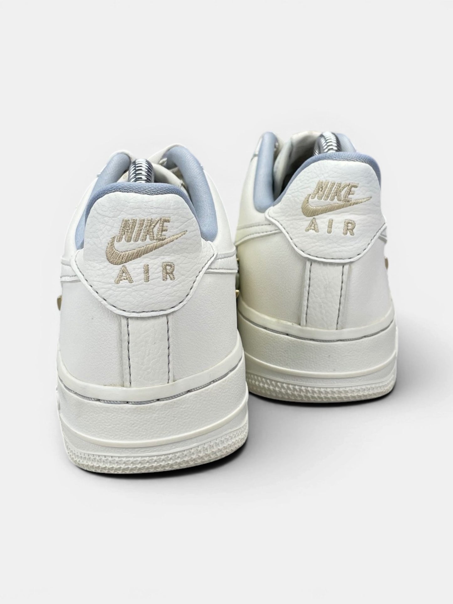 Nike Air Force 1 Low — buty sportowe damskie w bardzo dobrym stanie rozmiar 36, widok z tyłu