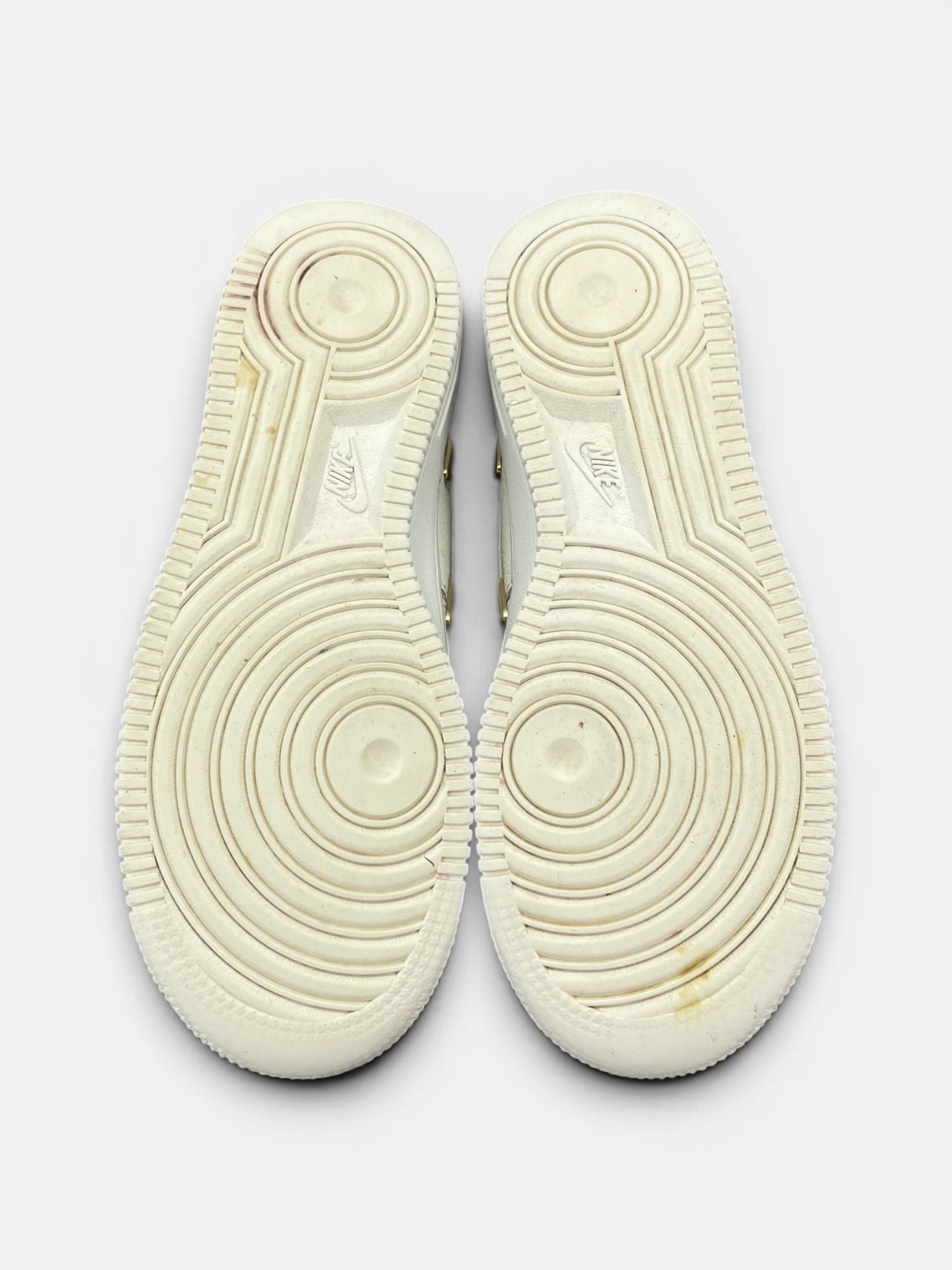 Nike Air Force 1 Low — buty sportowe damskie w bardzo dobrym stanie rozmiar 36, podeszwa