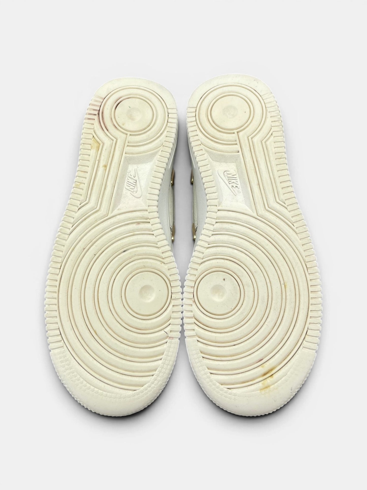 Nike Air Force 1 Low — buty sportowe damskie w bardzo dobrym stanie rozmiar 36, podeszwa