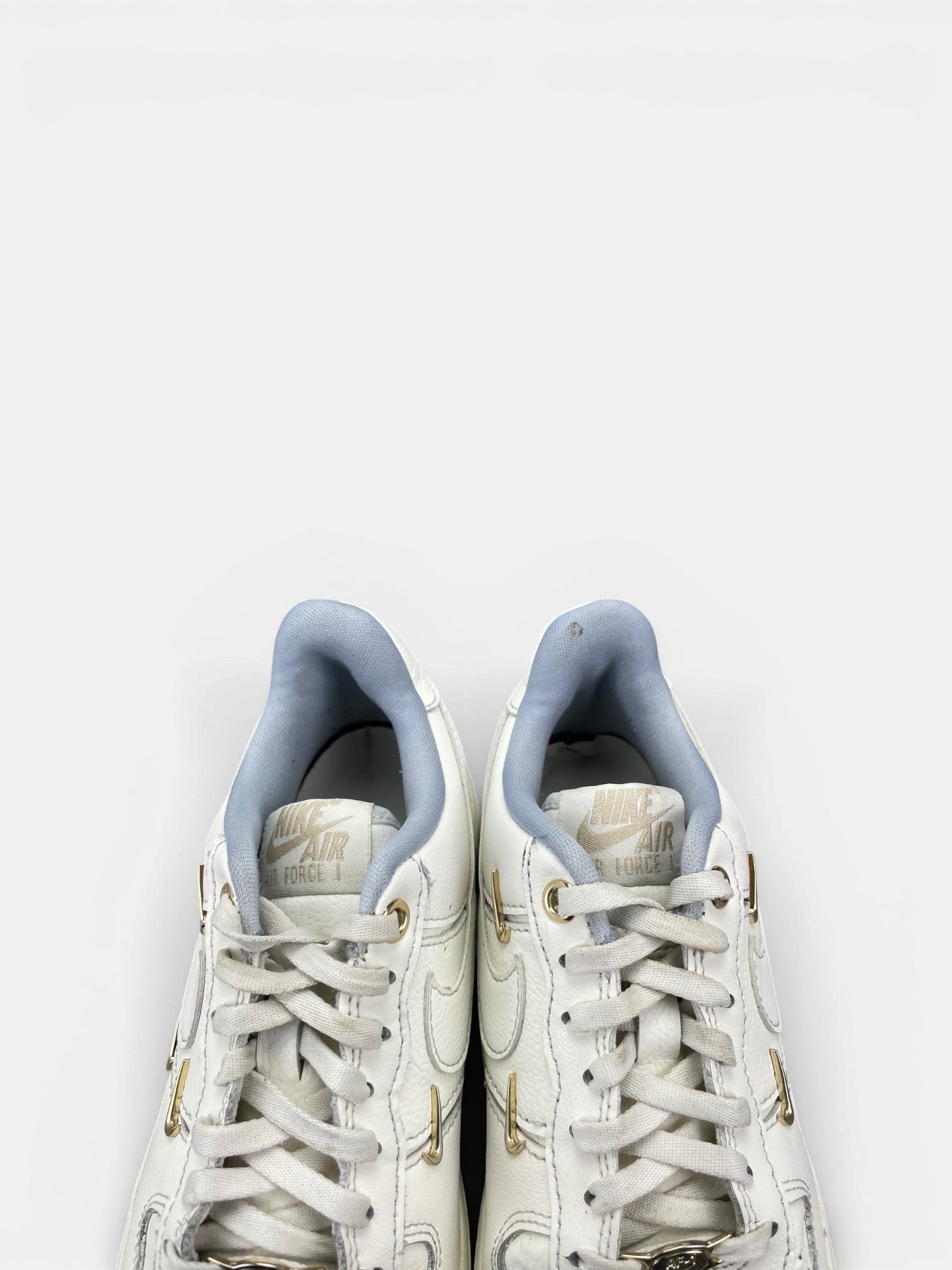 Nike Air Force 1 Low — buty sportowe damskie w bardzo dobrym stanie rozmiar 36, zapiętki butów