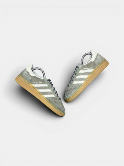 Adidas Handball Spezial — buty sportowe damskie w bardzo dobrym stanie rozmiar 36, widok z góry na zewnętrzną stronę butów