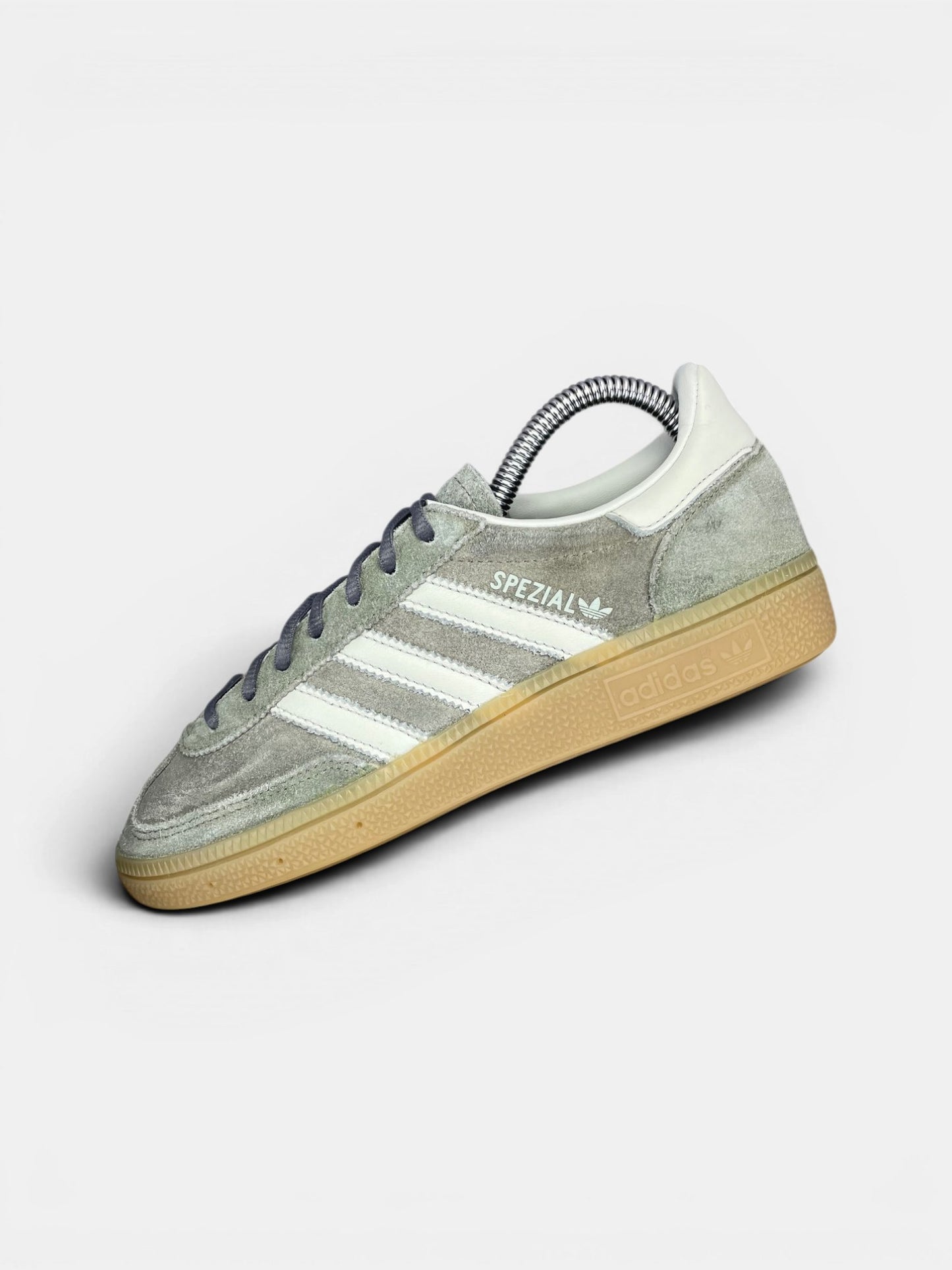 Adidas Handball Spezial — buty sportowe damskie w bardzo dobrym stanie rozmiar 36, zewnętrzny panel lewego buta