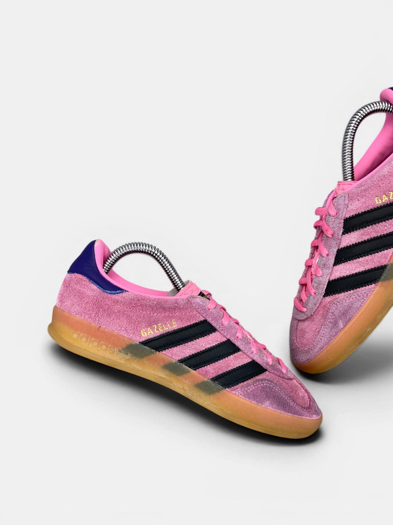 Adidas Gazelle Indoor Bliss Pink Purple — buty sportowe damskie w bardzo dobrym stanie rozmiar 36, zewnętrzny panel prawego buta