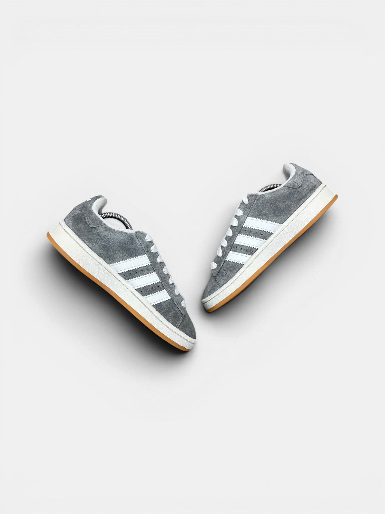 Adidas Campus 00s Grey Gum — buty sportowe damskie w bardzo dobrym stanie rozmiar 38 2/3, widok z góry na wewnętrzną stronę butów