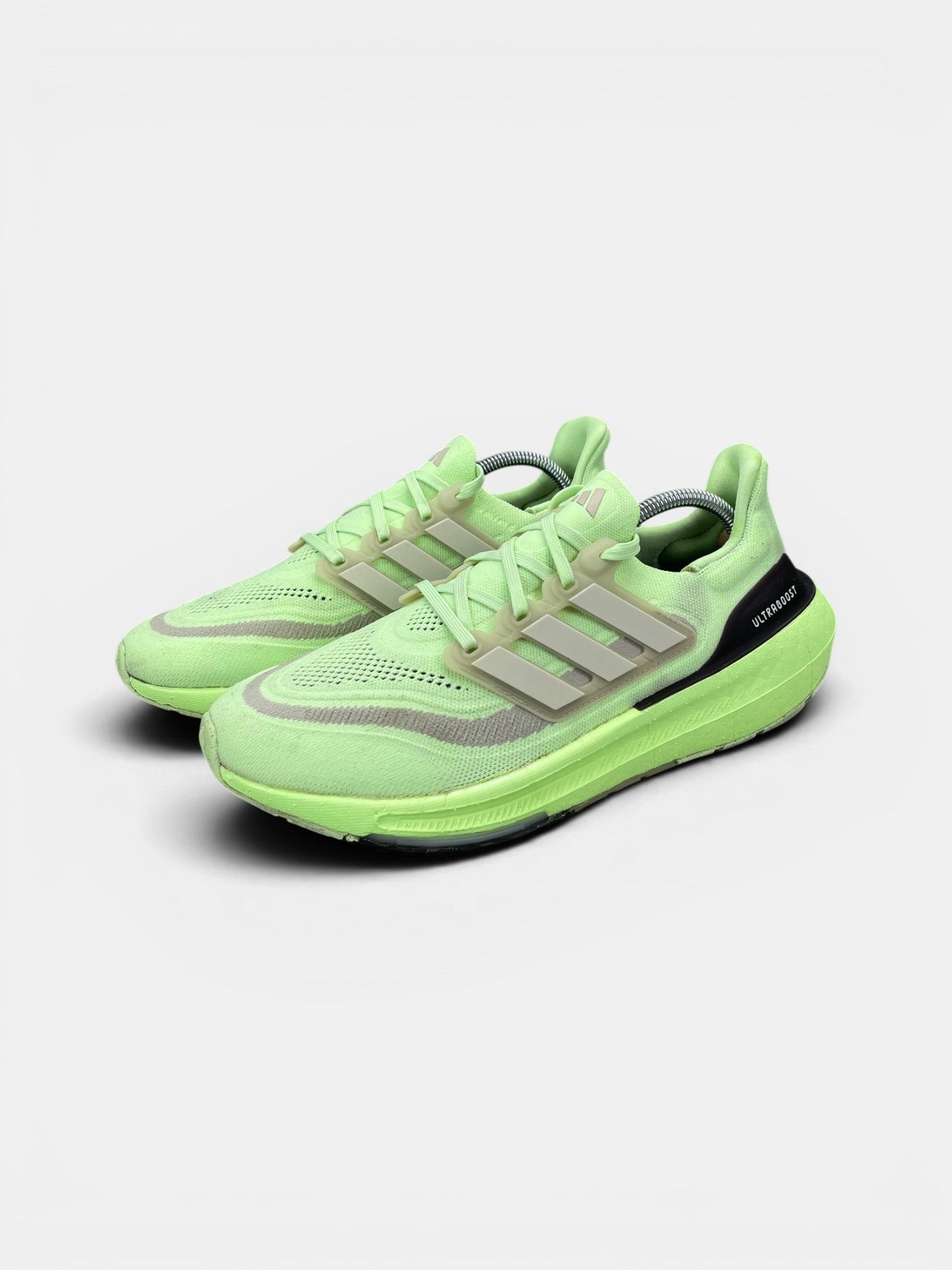 Adidas Ultraboost Light Low Green Spark — buty sportowe męskie w bardzo dobrym stanie rozmiar 43 1/3, widok z boku